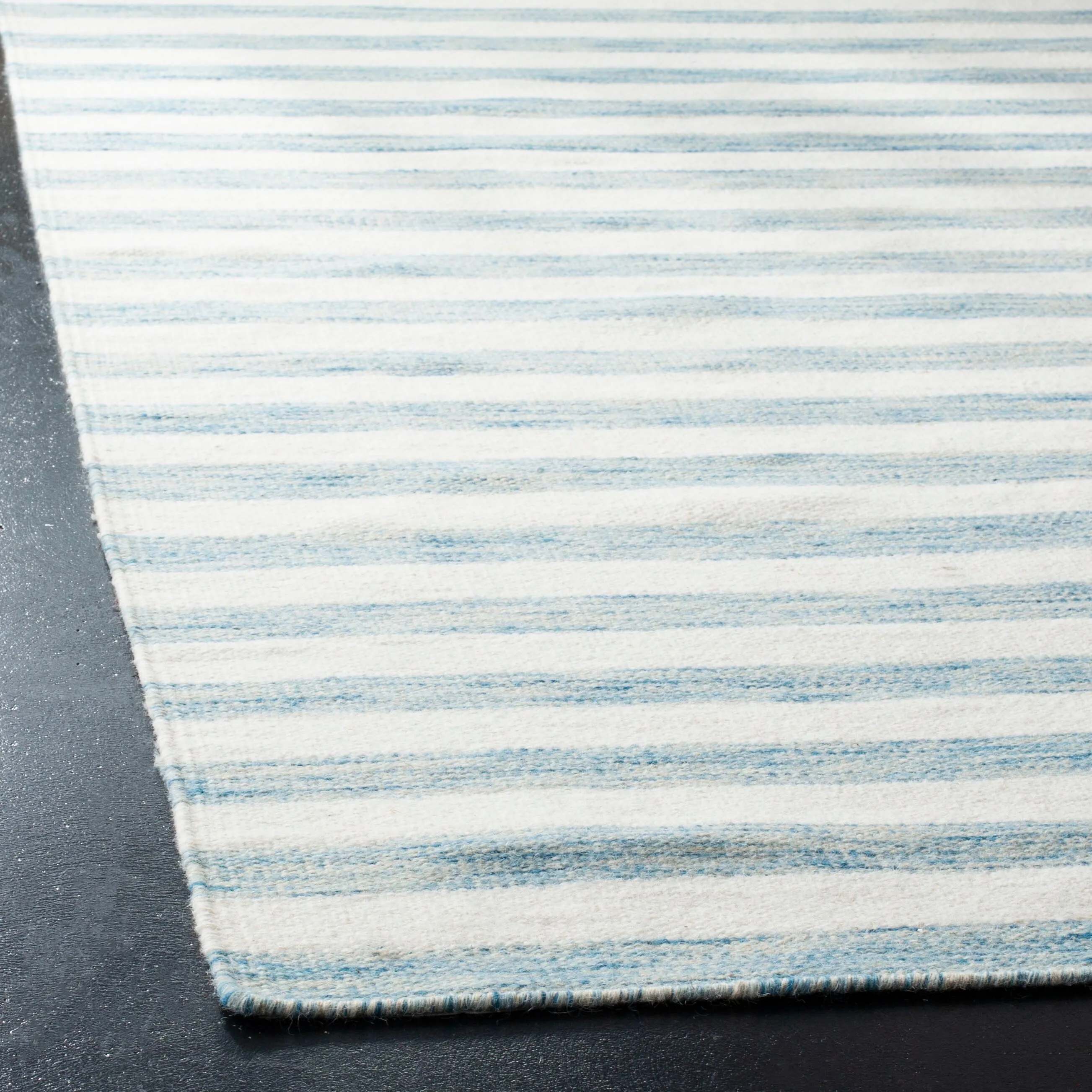 SAFAVIEH Dhurries Aiva Hand-knotted Stripe Area Rug