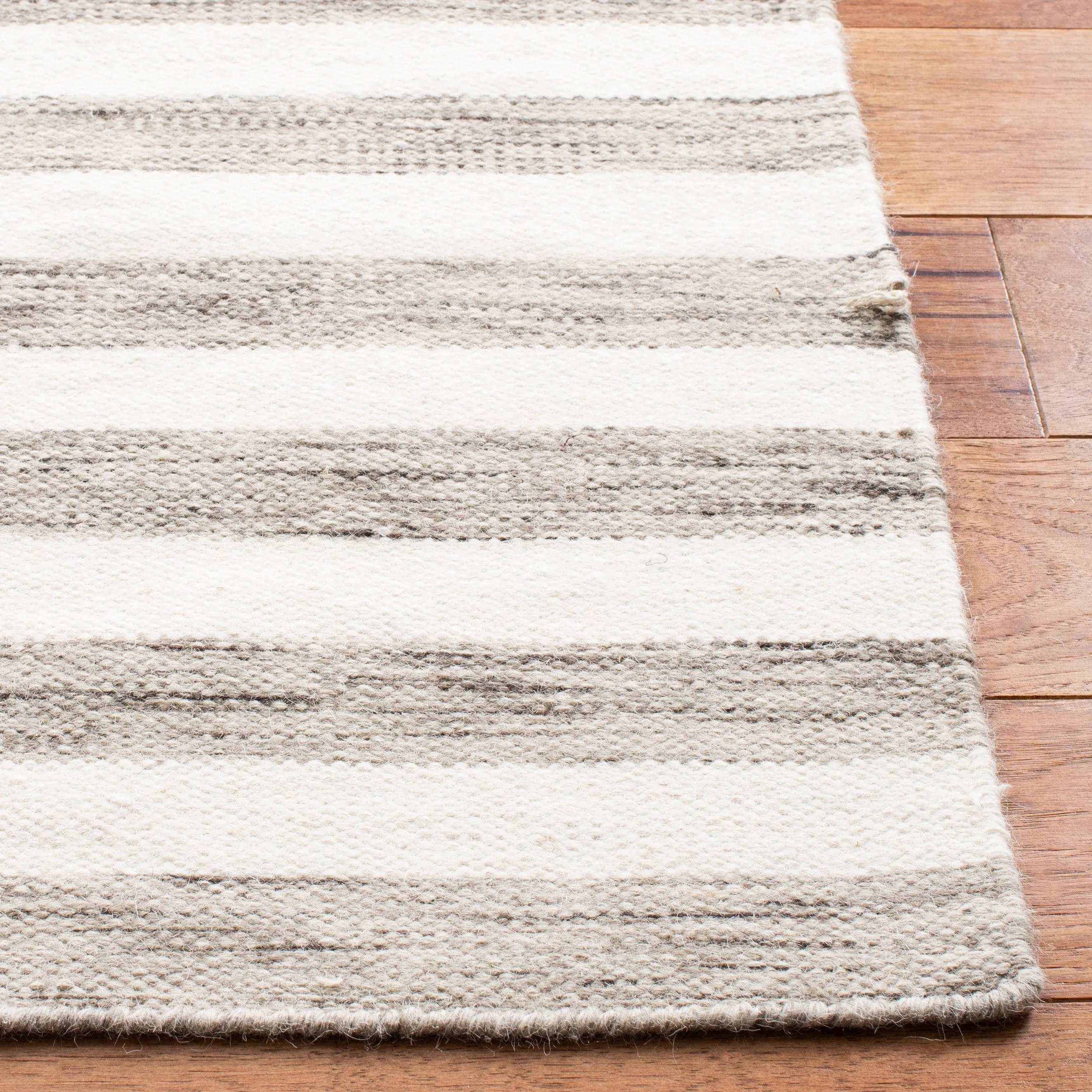 SAFAVIEH Dhurries Aiva Hand-knotted Stripe Area Rug