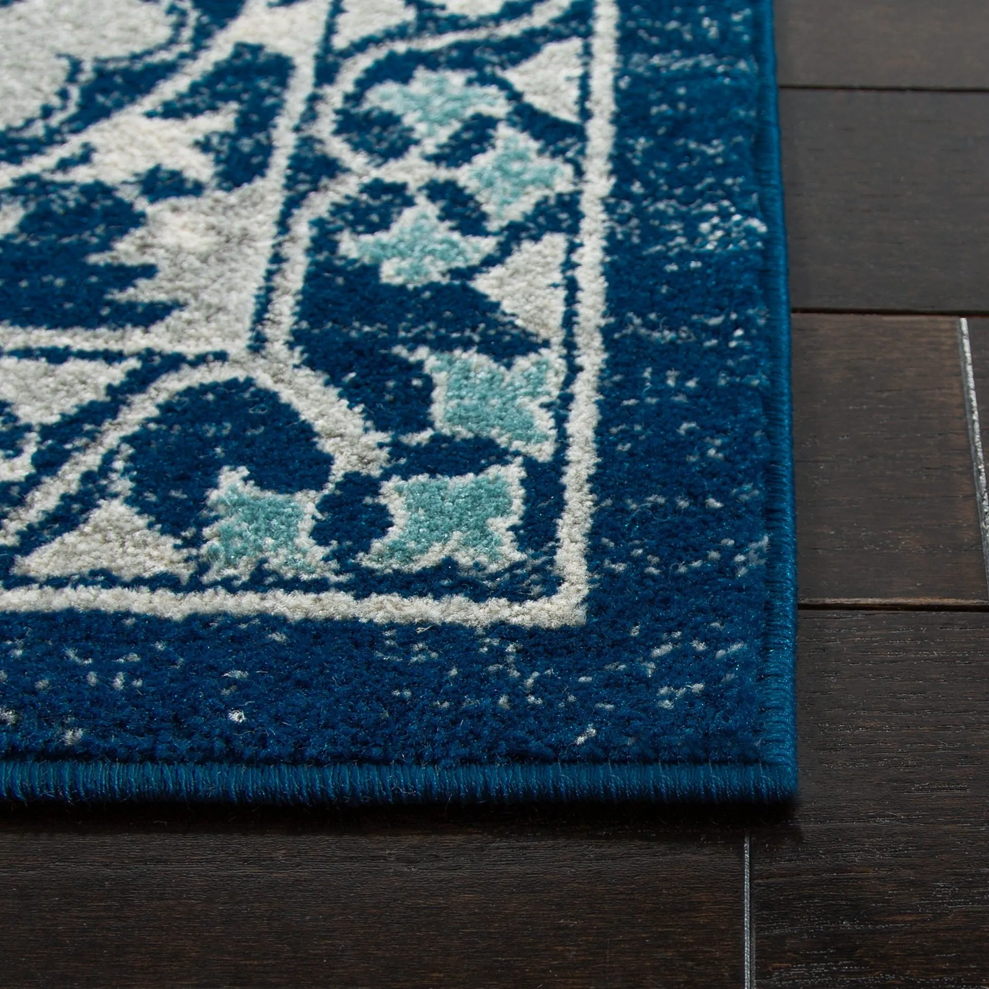 SAFAVIEH Evoke Lizan Distressed Vintage Boho Rug