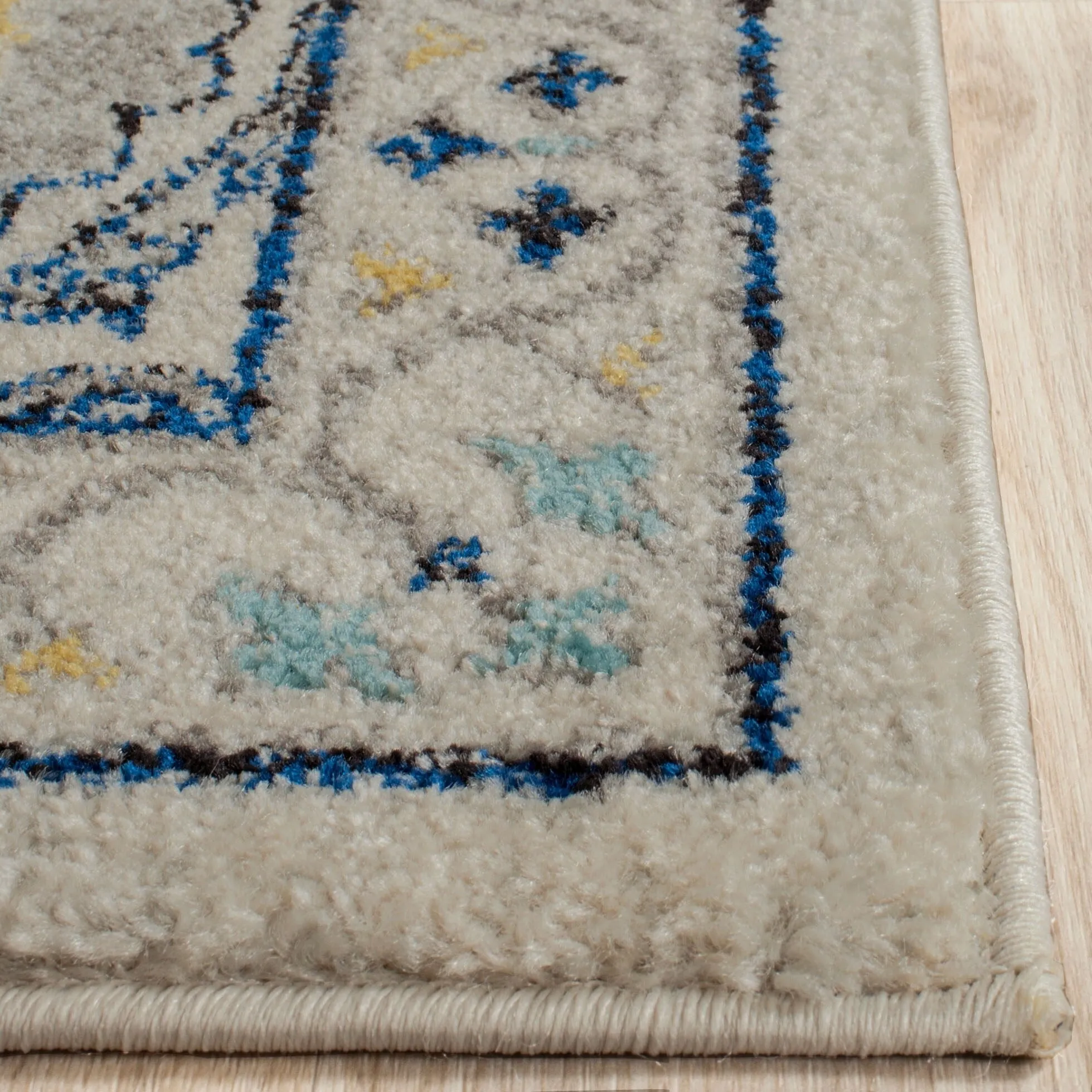 SAFAVIEH Evoke Lizan Distressed Vintage Boho Rug