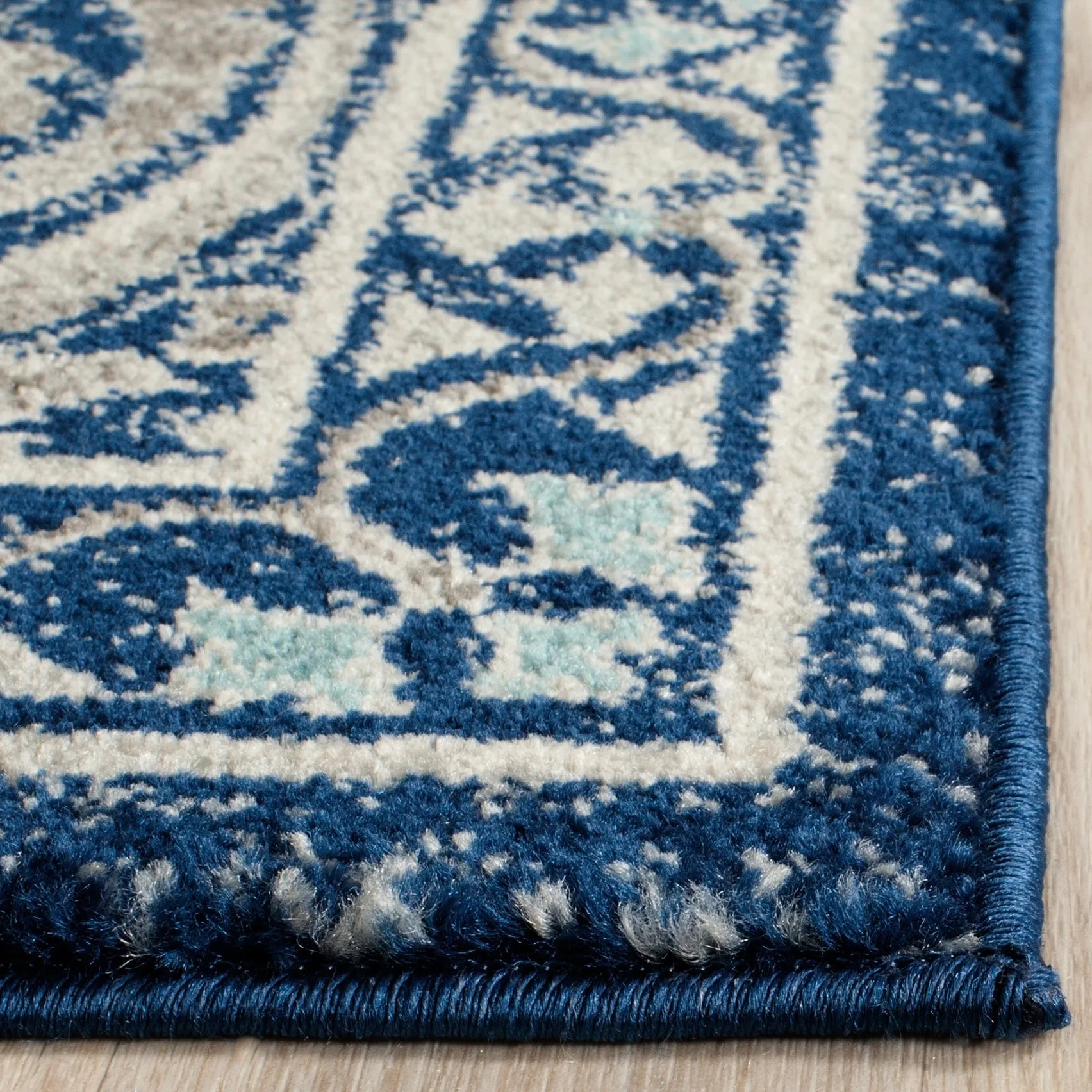 SAFAVIEH Evoke Lizan Distressed Vintage Boho Rug