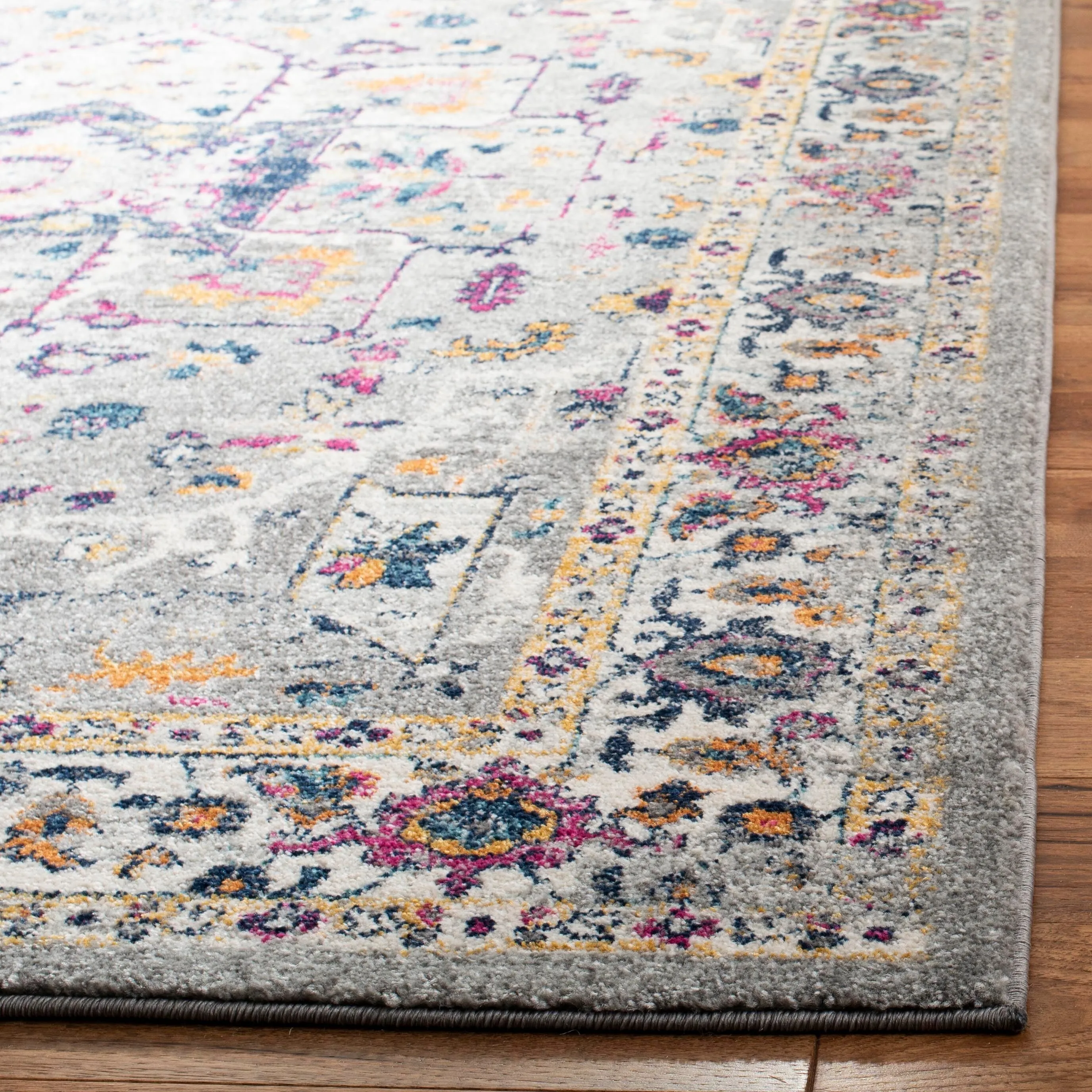 SAFAVIEH Evoke Spasenka Vintage Boho Medallion Rug