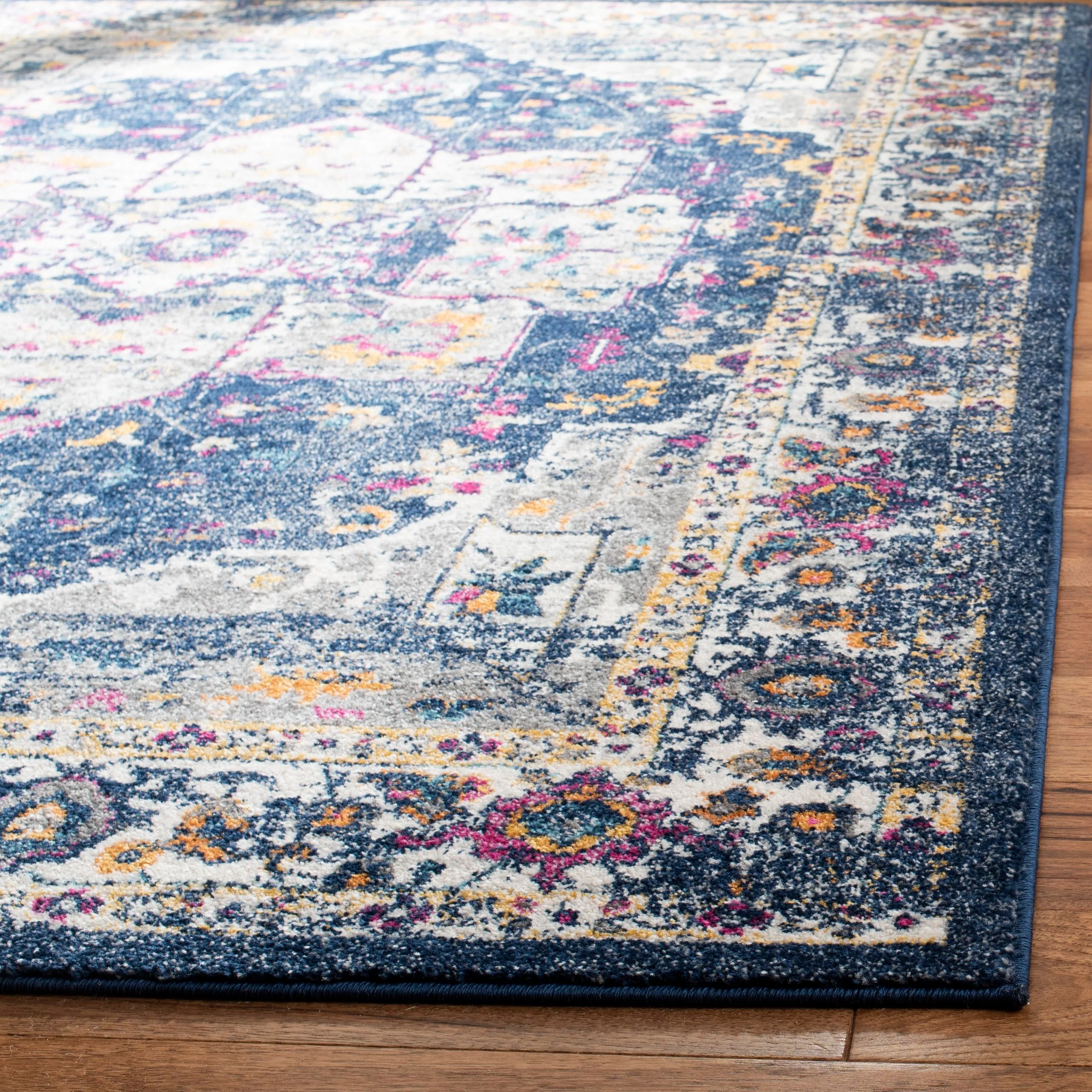 SAFAVIEH Evoke Spasenka Vintage Boho Medallion Rug
