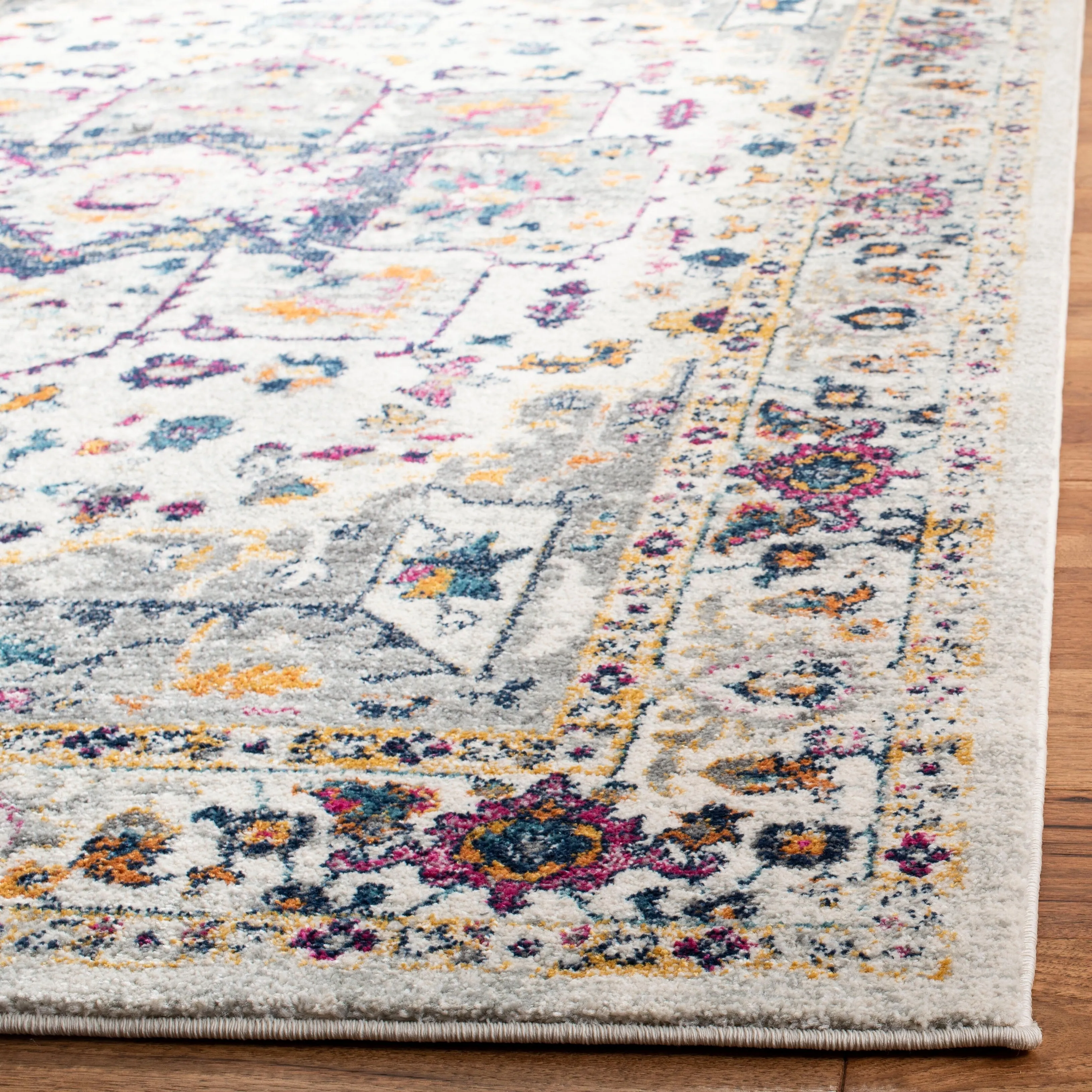 SAFAVIEH Evoke Spasenka Vintage Boho Medallion Rug