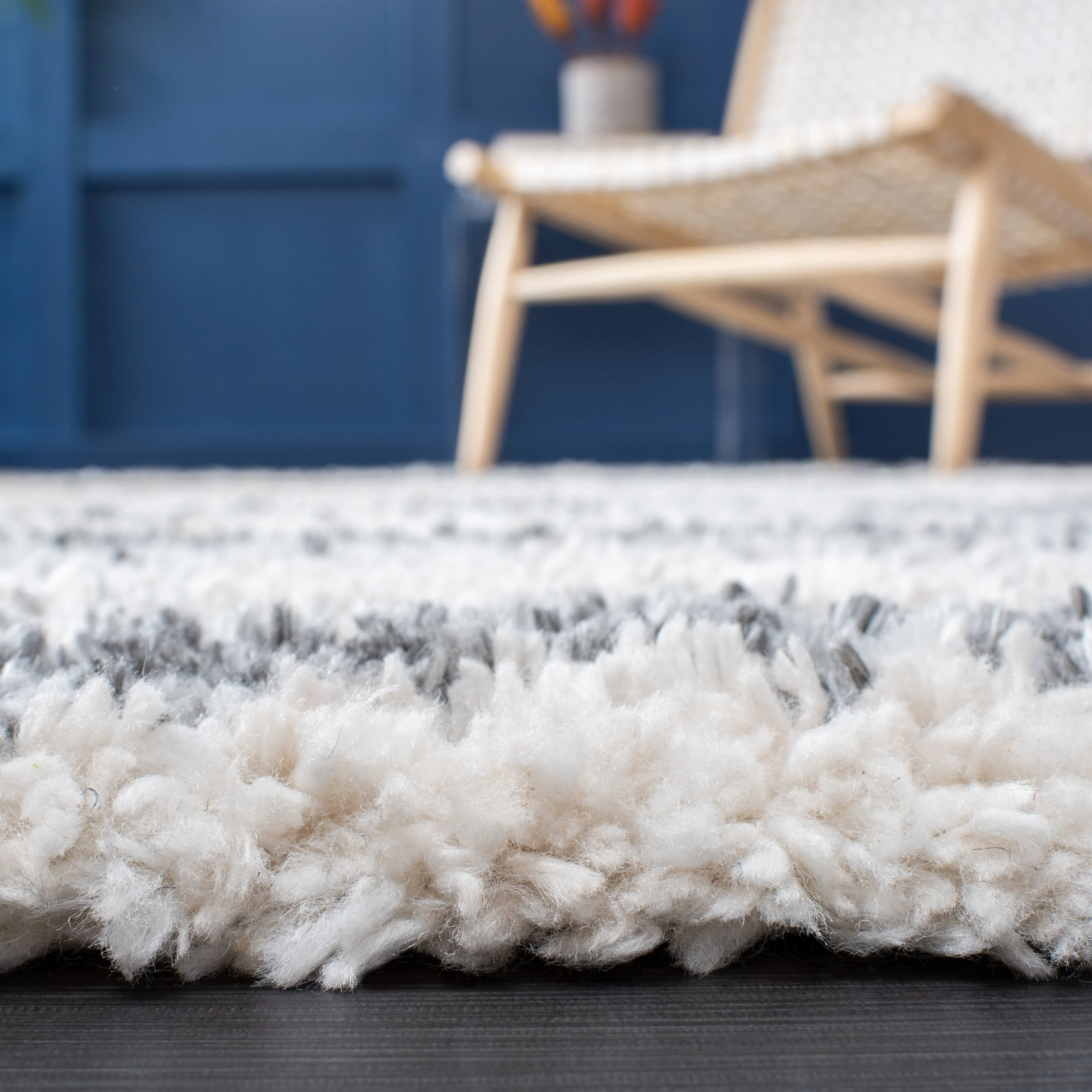 SAFAVIEH Fontana Shag Radha Modern Abstract 2-inch Thick Rug