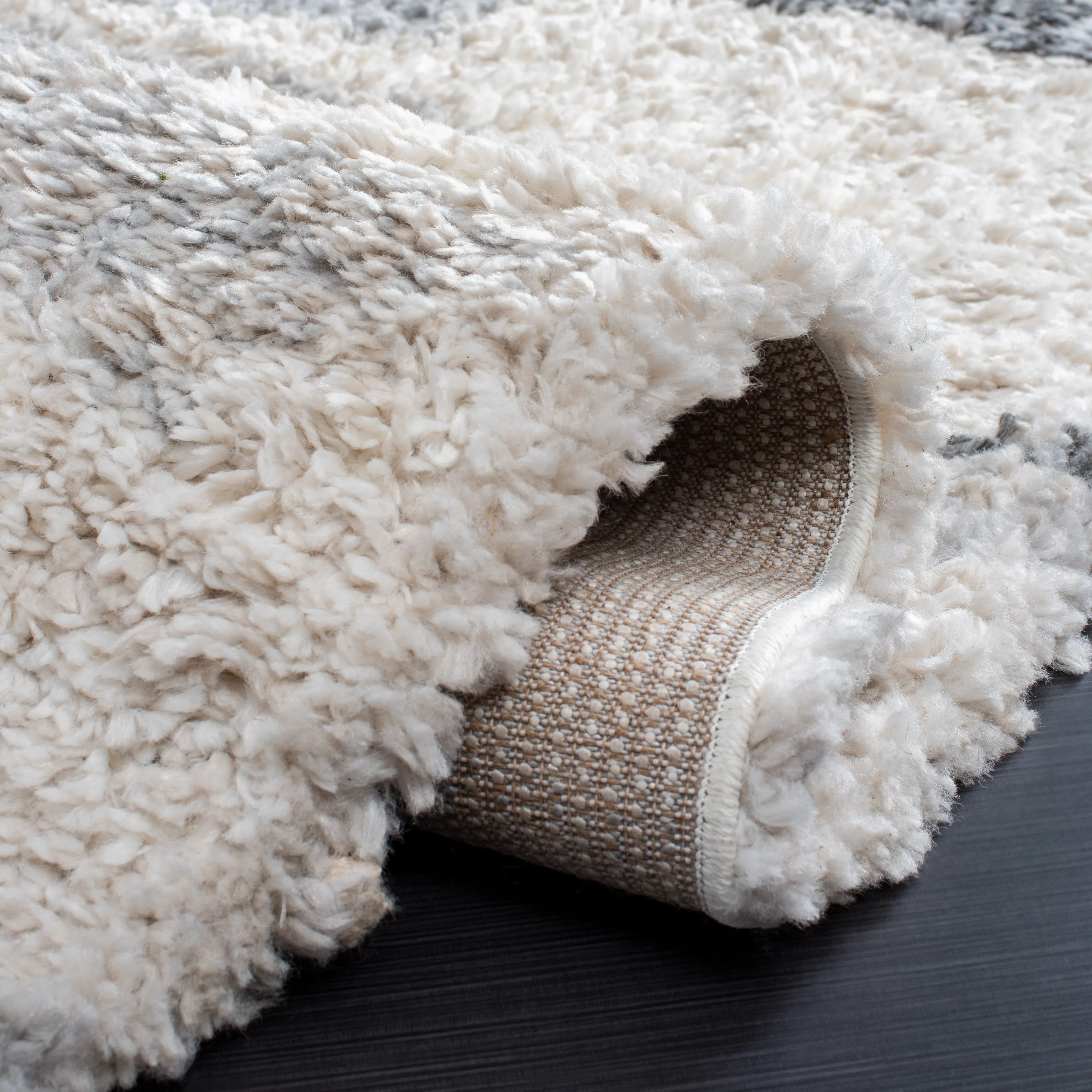 SAFAVIEH Fontana Shag Radha Modern Abstract 2-inch Thick Rug