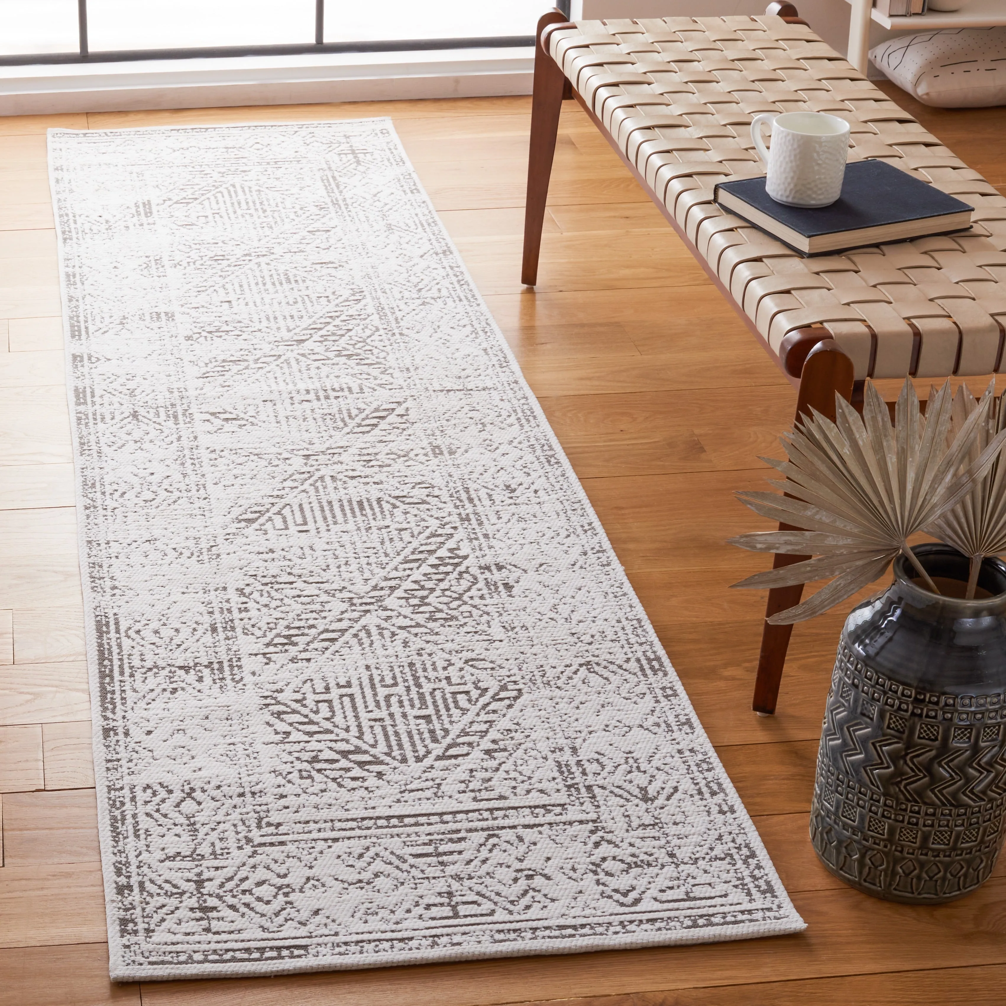 SAFAVIEH Hand-Woven Classic Vintage Tessa Moroccan Rug