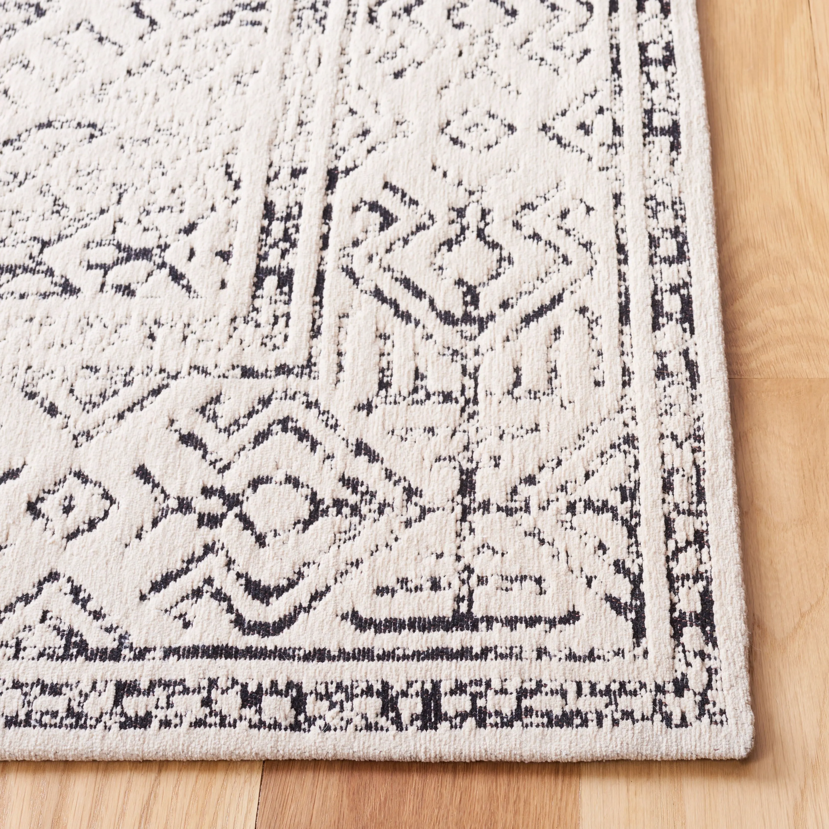 SAFAVIEH Hand-Woven Classic Vintage Tessa Moroccan Rug