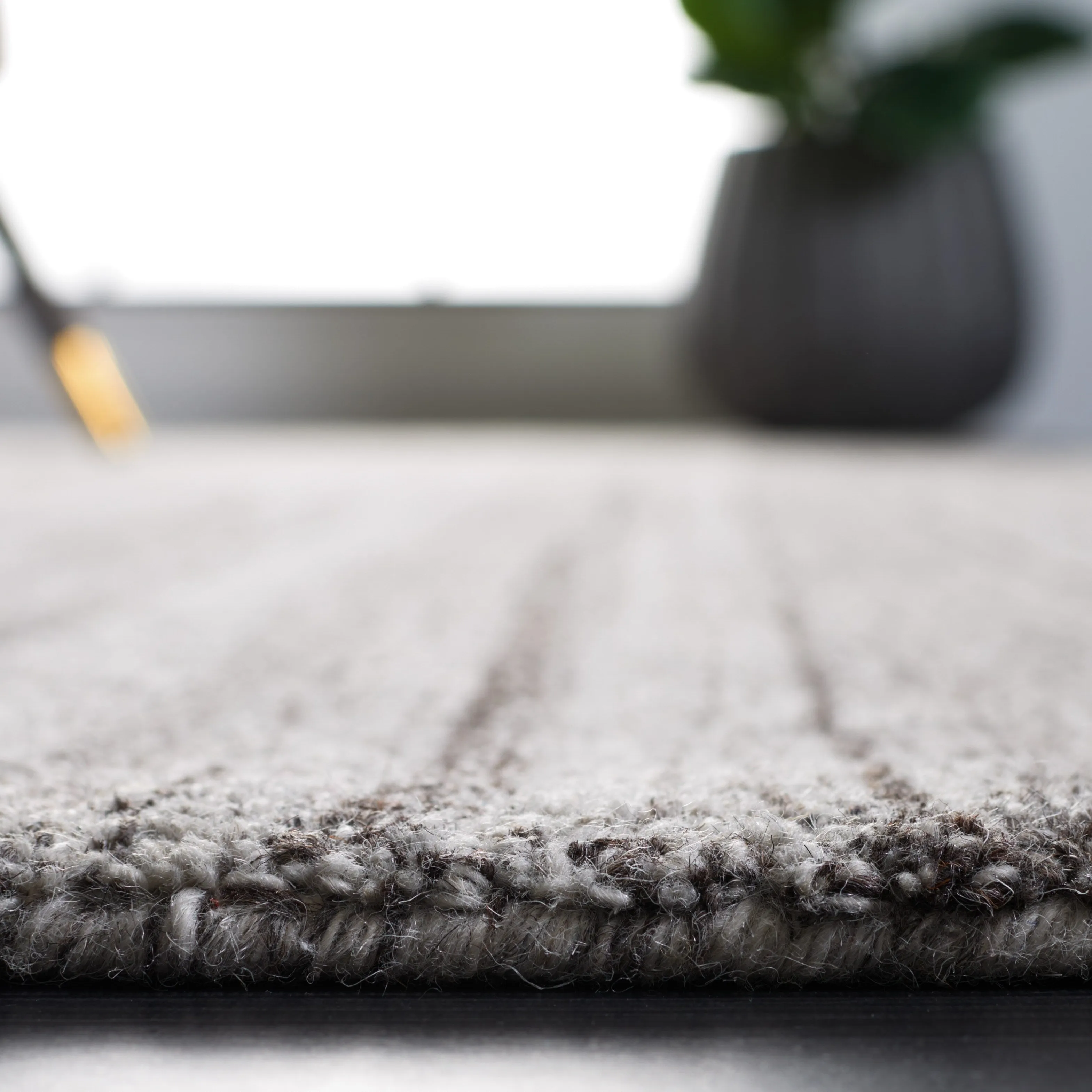 SAFAVIEH Handmade Abstract Abhilasha Modern Wool Rug