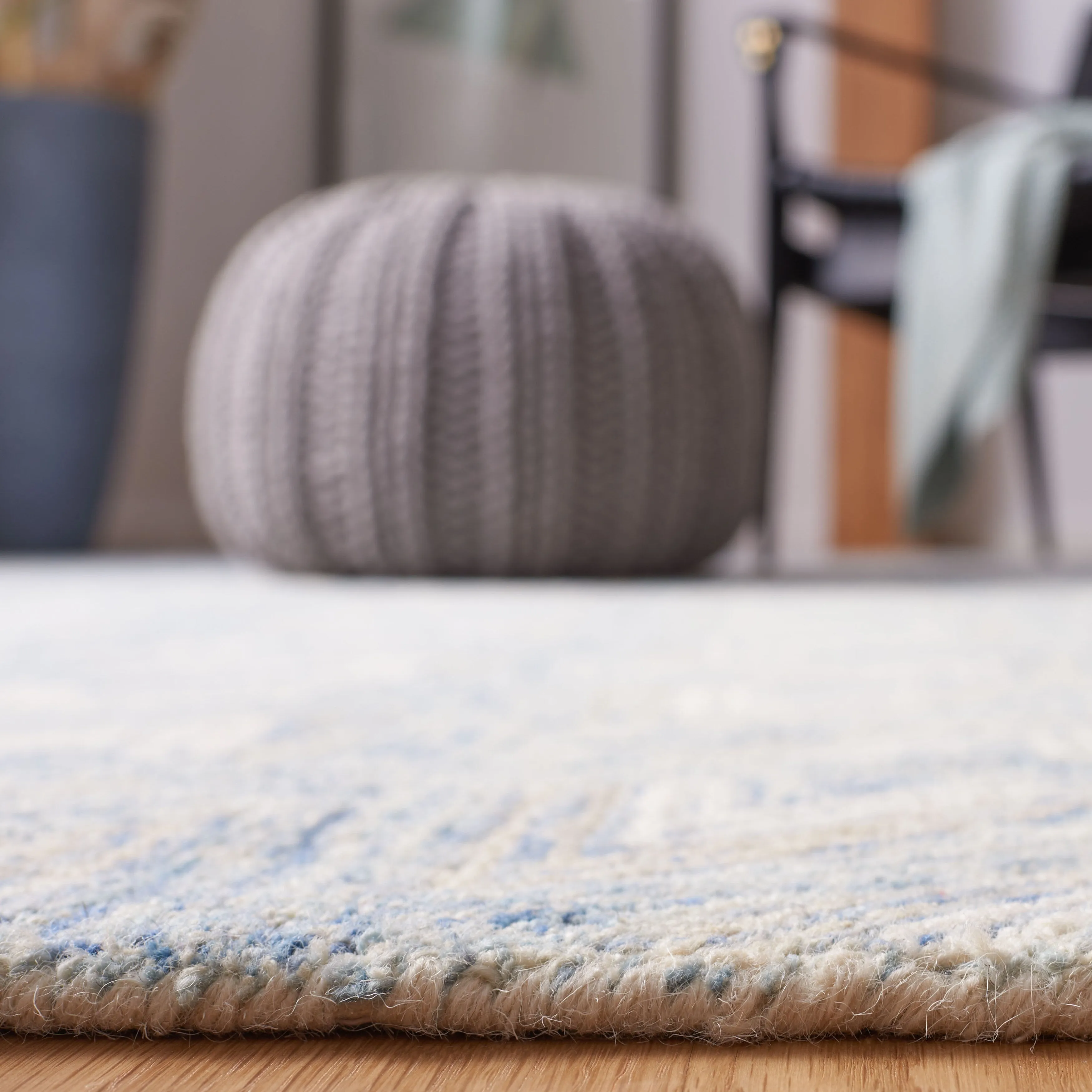 SAFAVIEH Handmade Abstract Adisa Modern Wool Rug