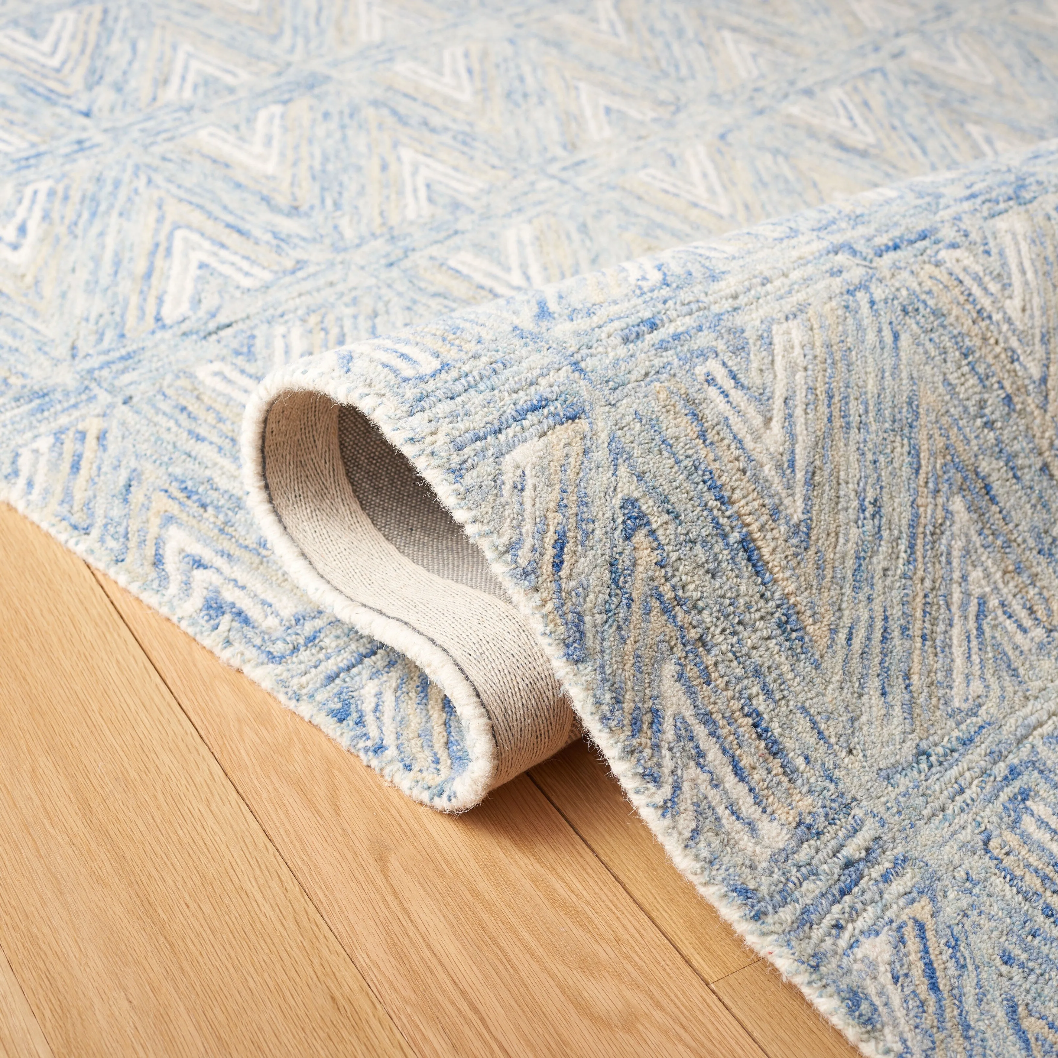 SAFAVIEH Handmade Abstract Adisa Modern Wool Rug