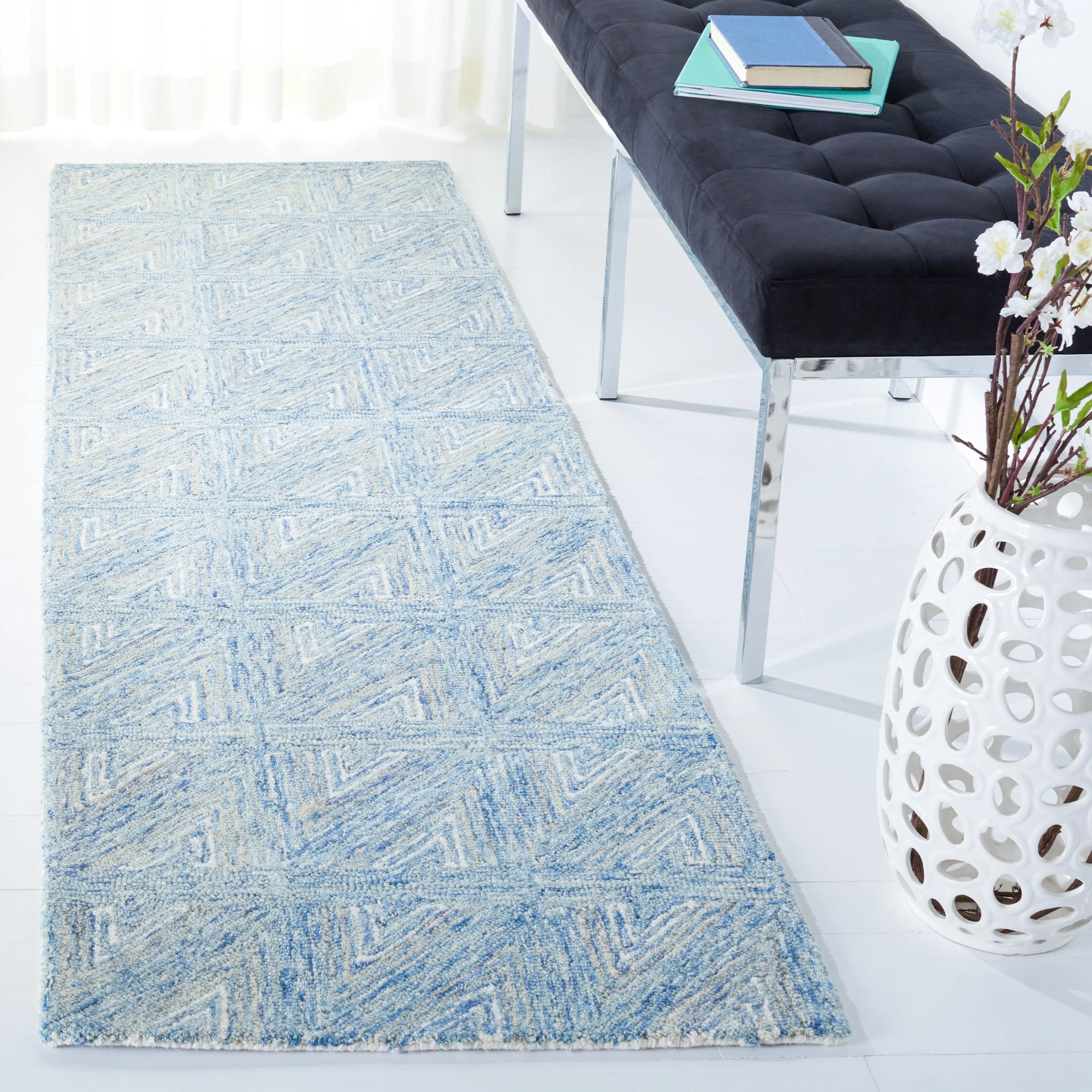 SAFAVIEH Handmade Abstract Adisa Modern Wool Rug