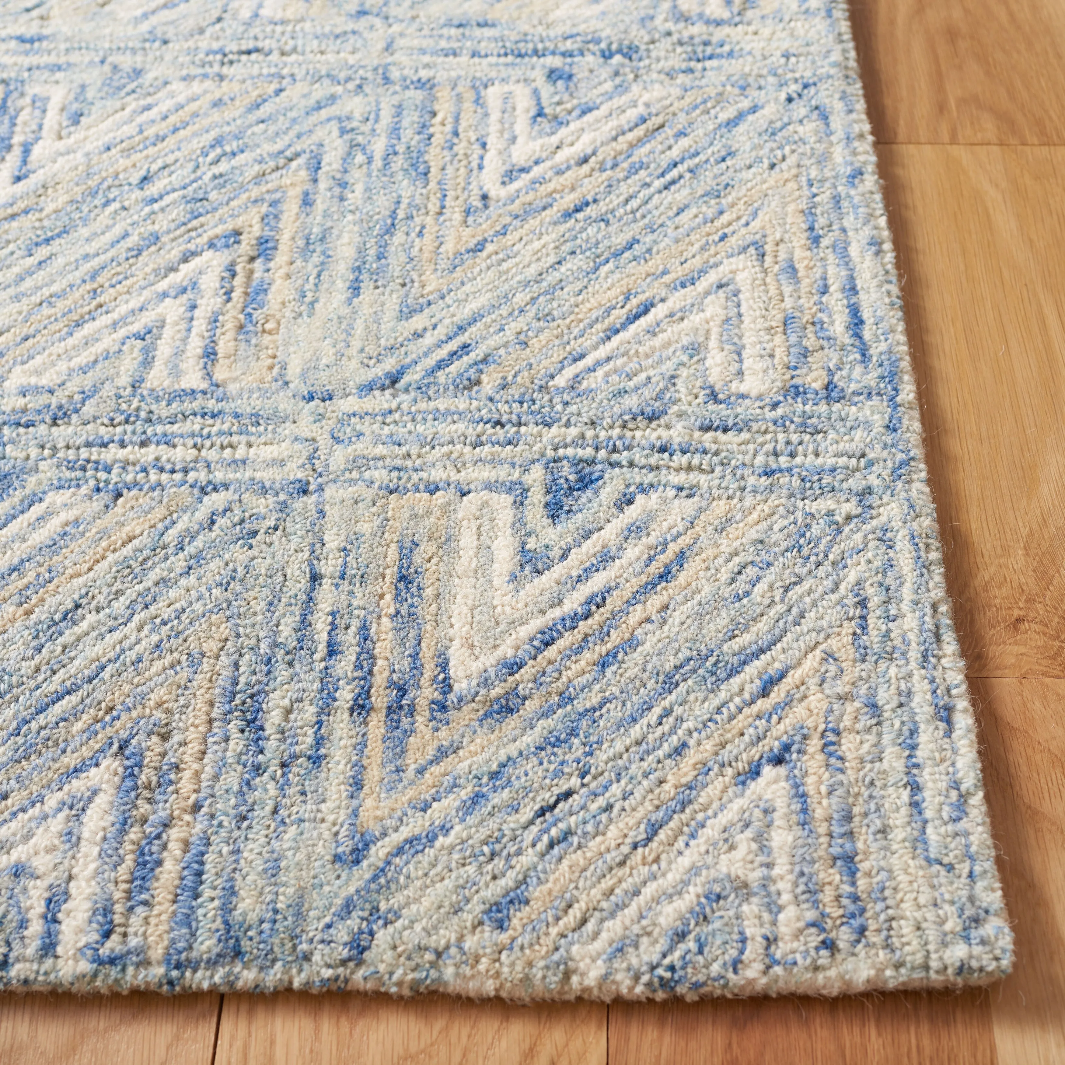 SAFAVIEH Handmade Abstract Adisa Modern Wool Rug