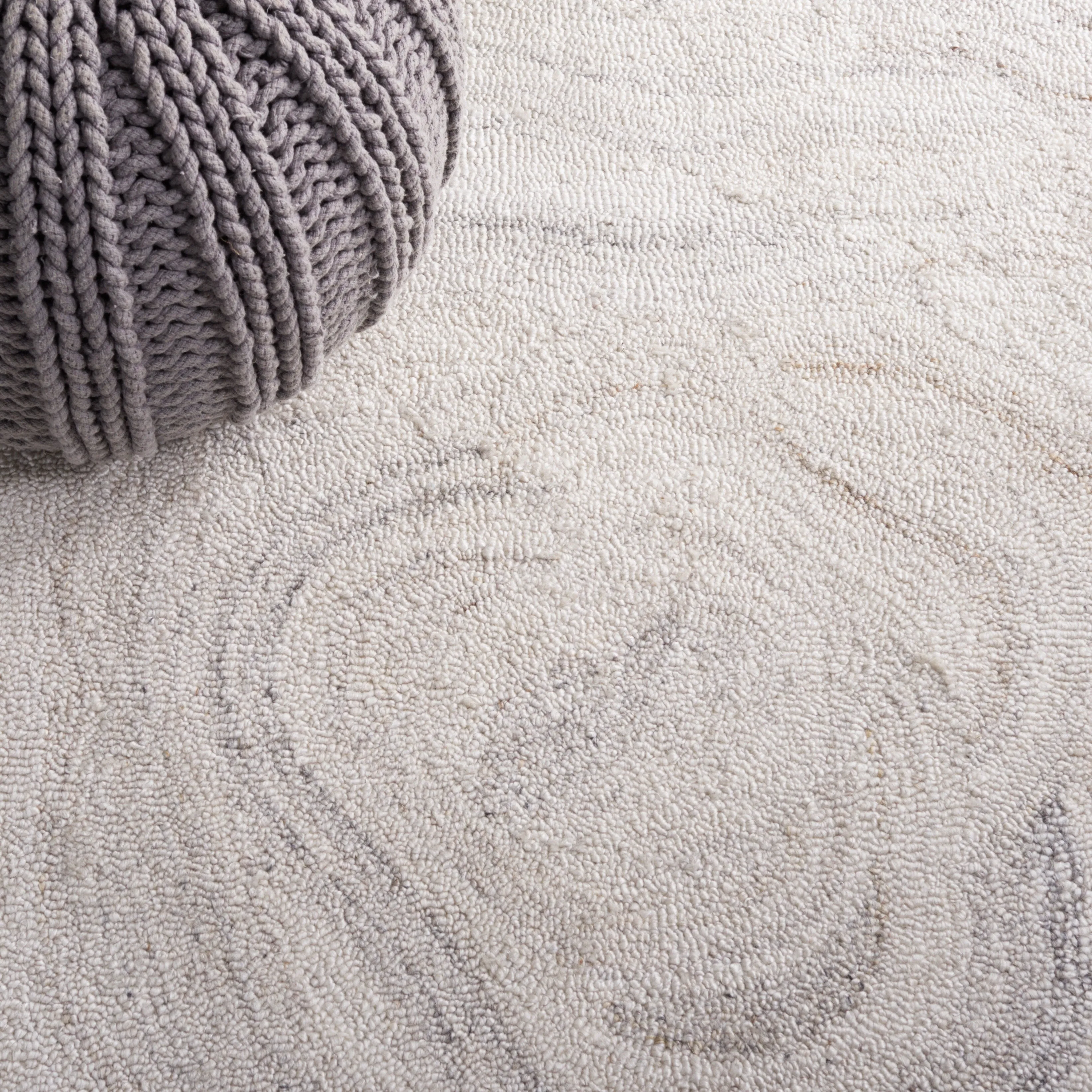 SAFAVIEH Handmade Abstract Algimanta Modern Rug