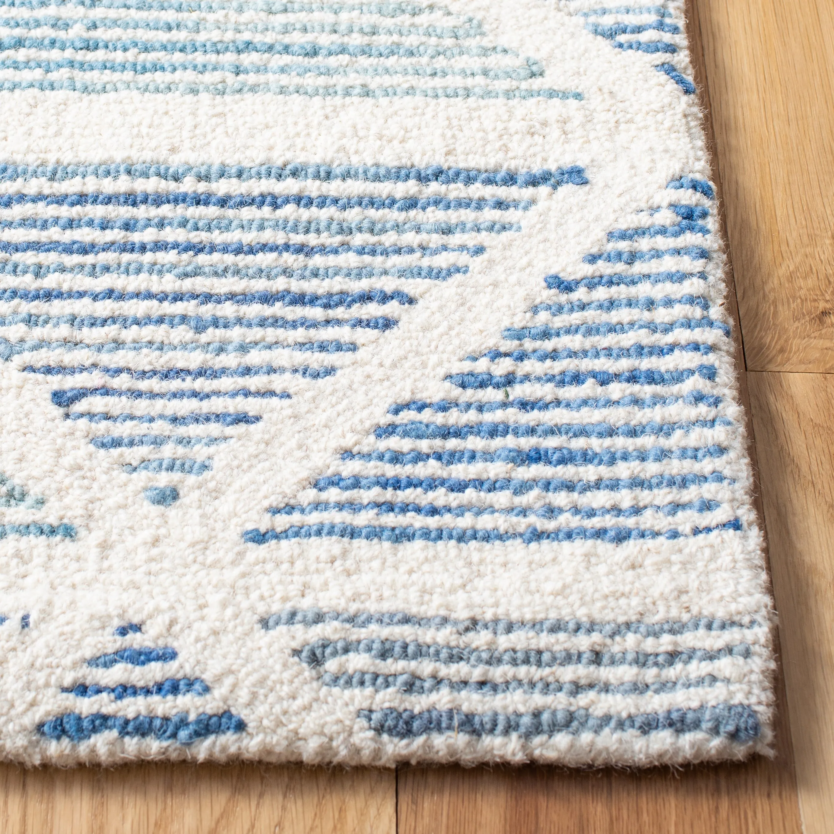 SAFAVIEH Handmade Abstract Bedrije Modern Wool Rug