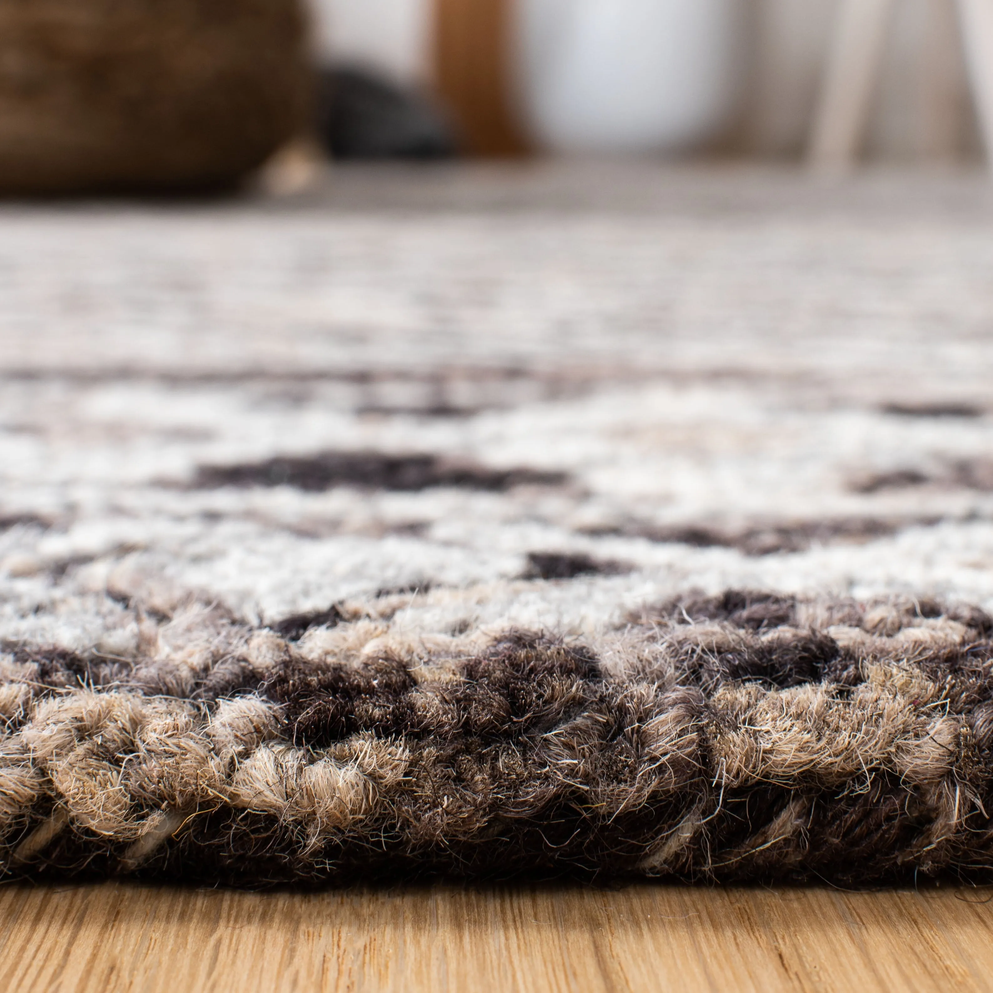 SAFAVIEH Handmade Abstract Branislava Modern Moroccan Wool Rug