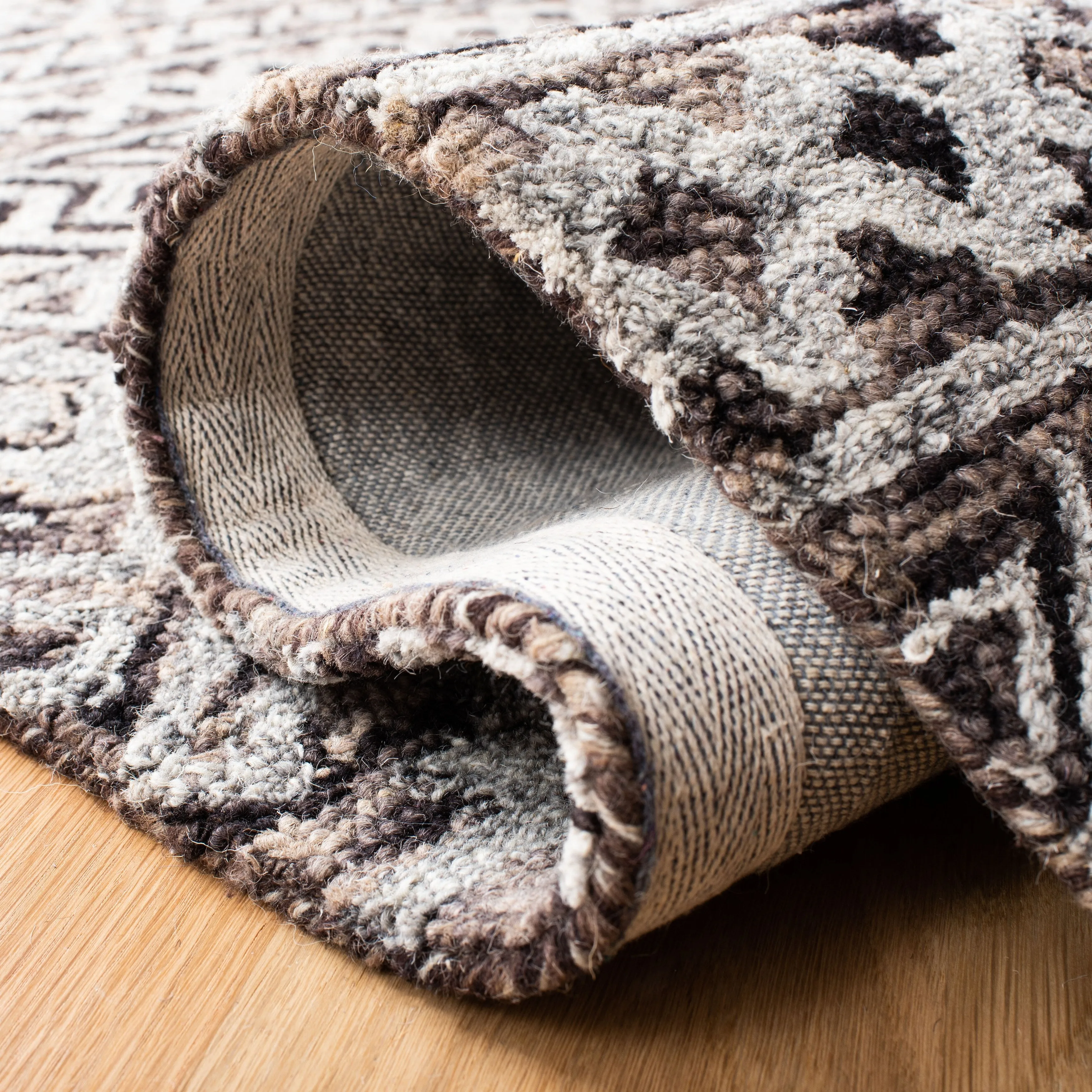 SAFAVIEH Handmade Abstract Branislava Modern Moroccan Wool Rug