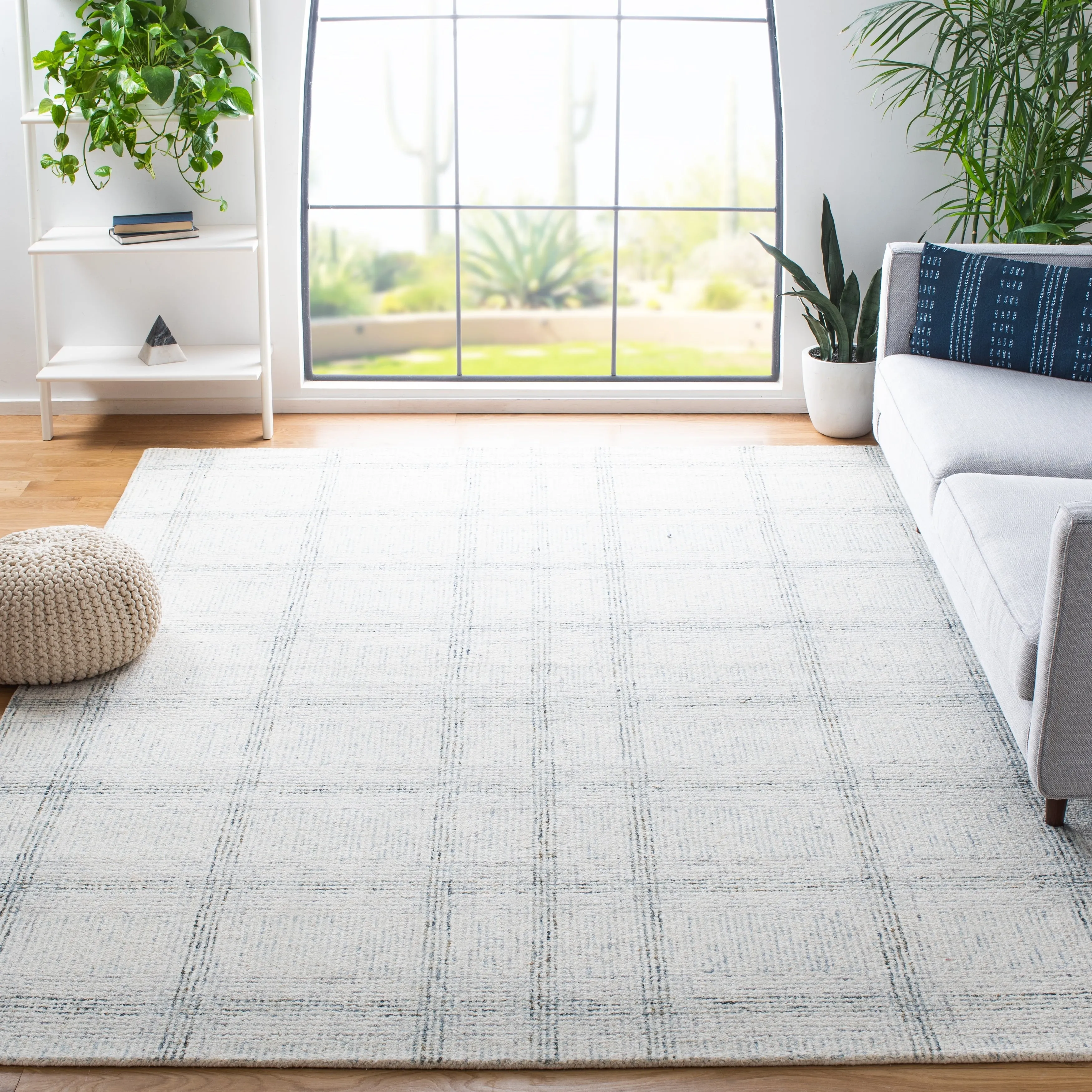 SAFAVIEH Handmade Abstract Catela Checkered Wool Rug