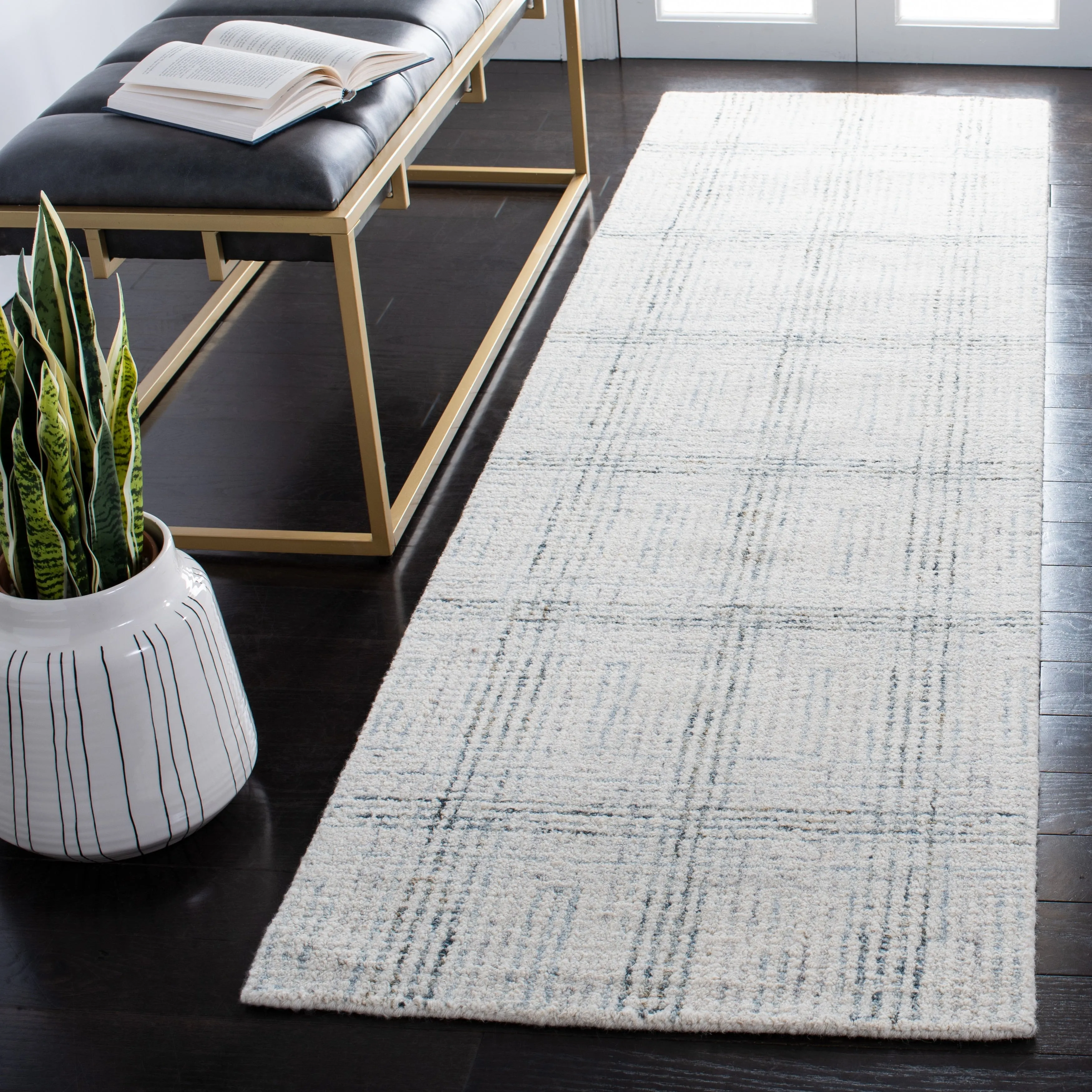 SAFAVIEH Handmade Abstract Catela Checkered Wool Rug