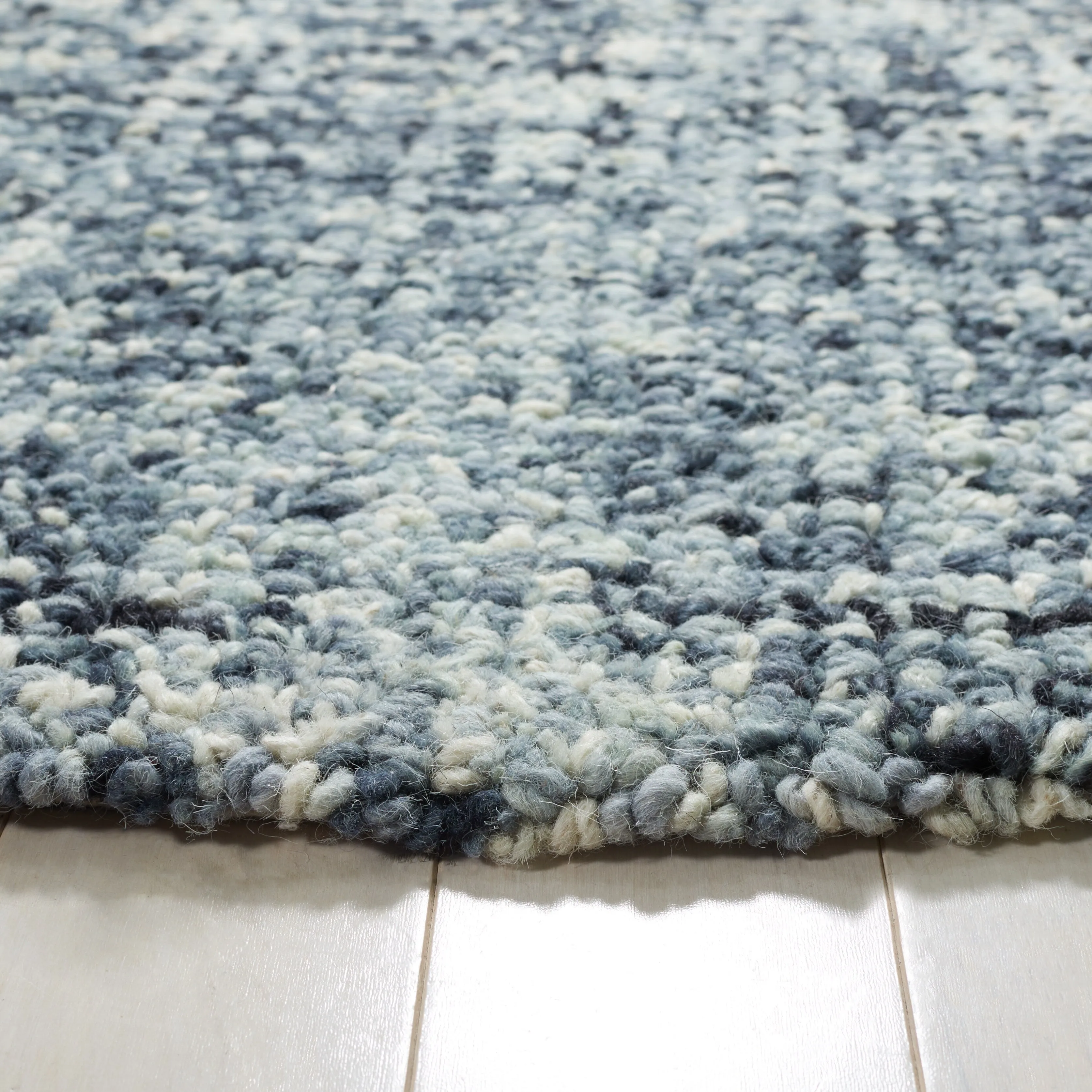 SAFAVIEH Handmade Abstract Euphrasie Modern Wool Rug