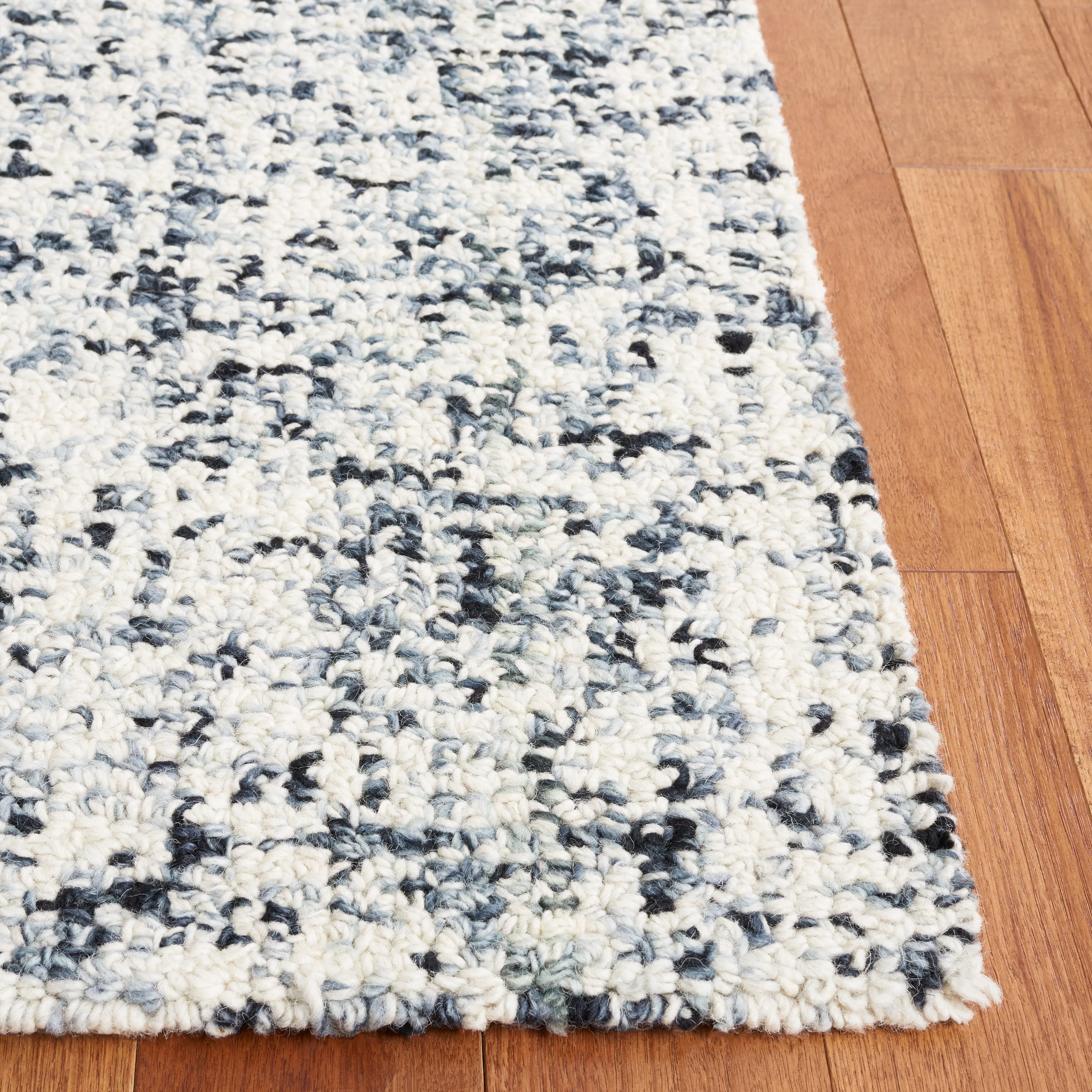 SAFAVIEH Handmade Abstract Euphrasie Modern Wool Rug