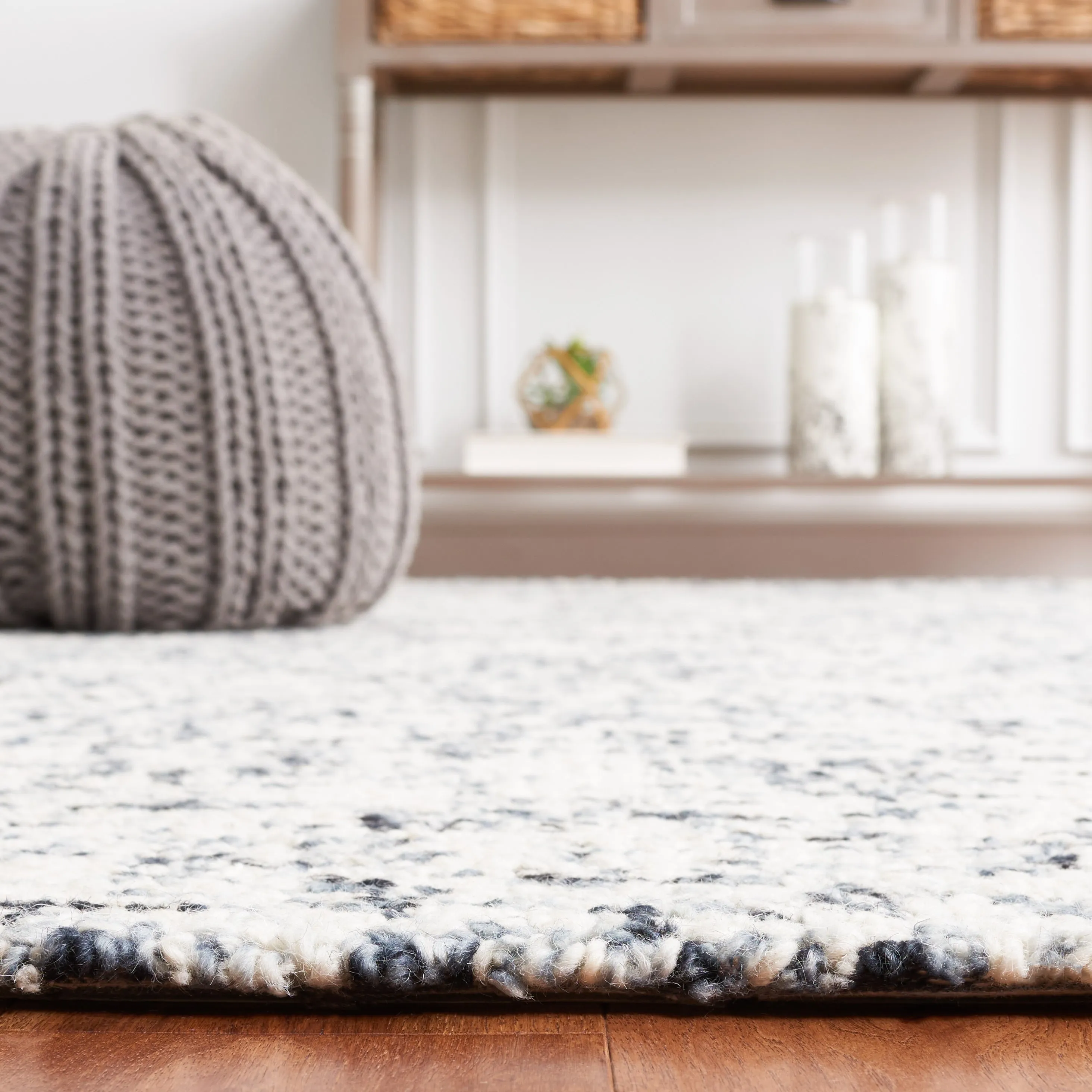 SAFAVIEH Handmade Abstract Euphrasie Modern Wool Rug