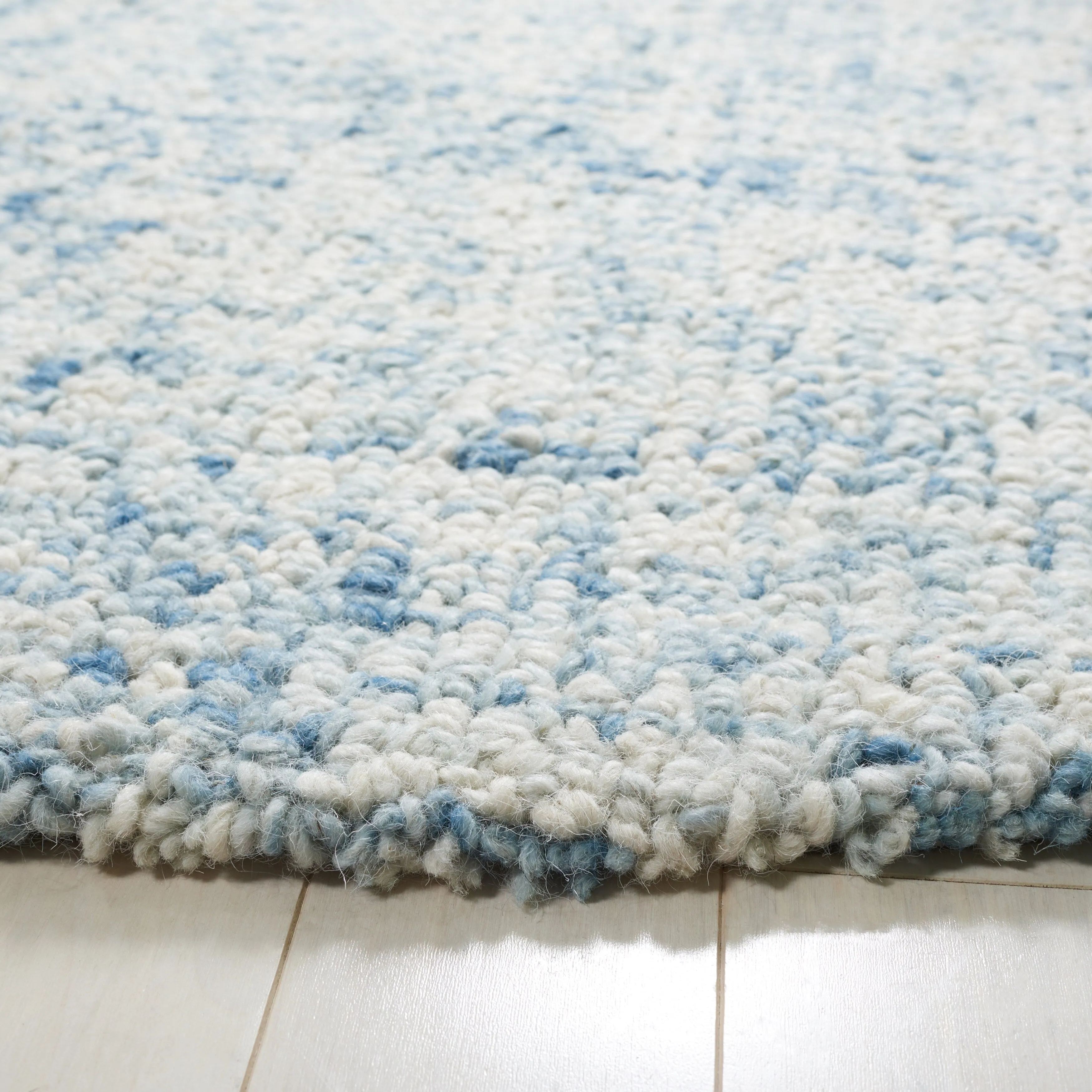 SAFAVIEH Handmade Abstract Euphrasie Modern Wool Rug