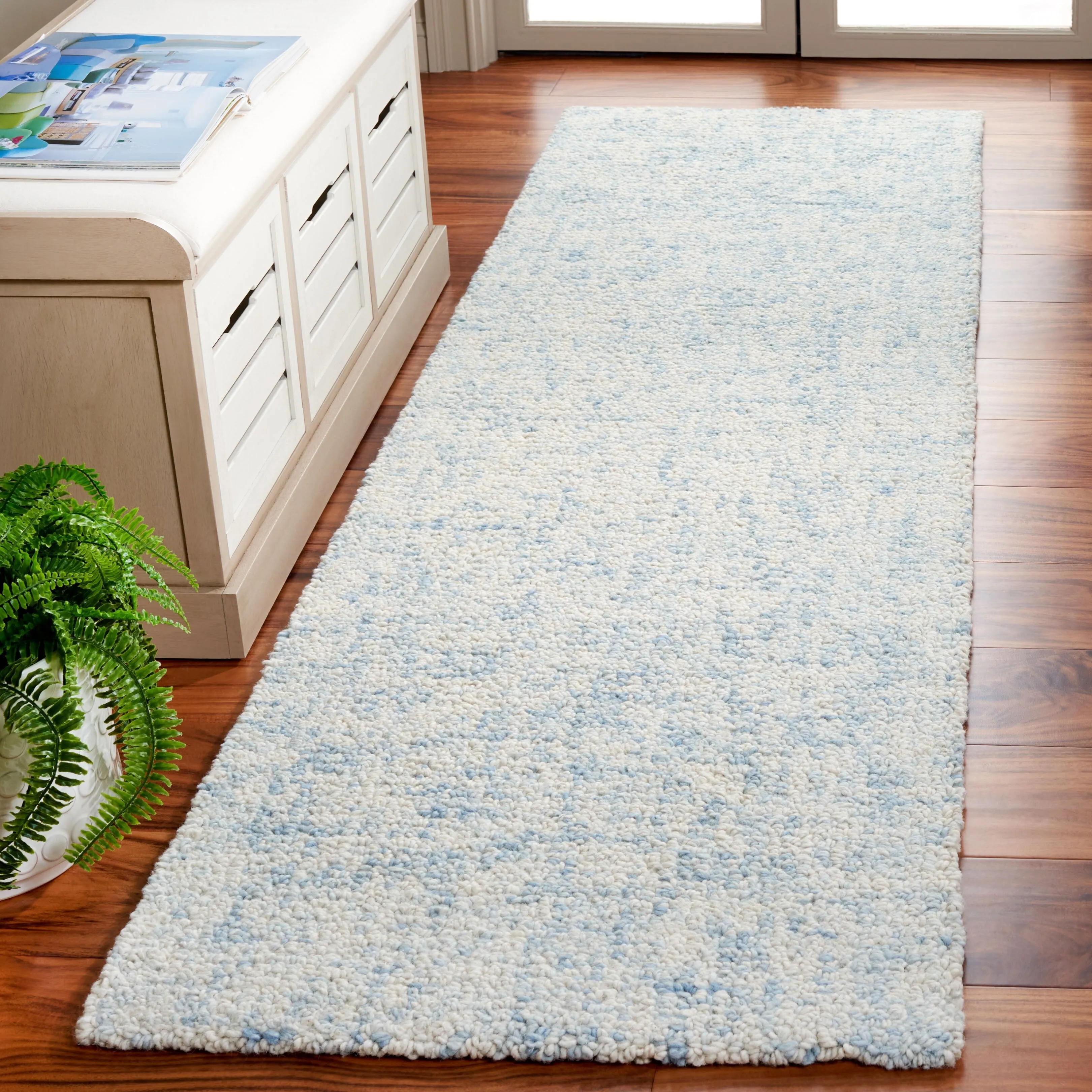 SAFAVIEH Handmade Abstract Euphrasie Modern Wool Rug