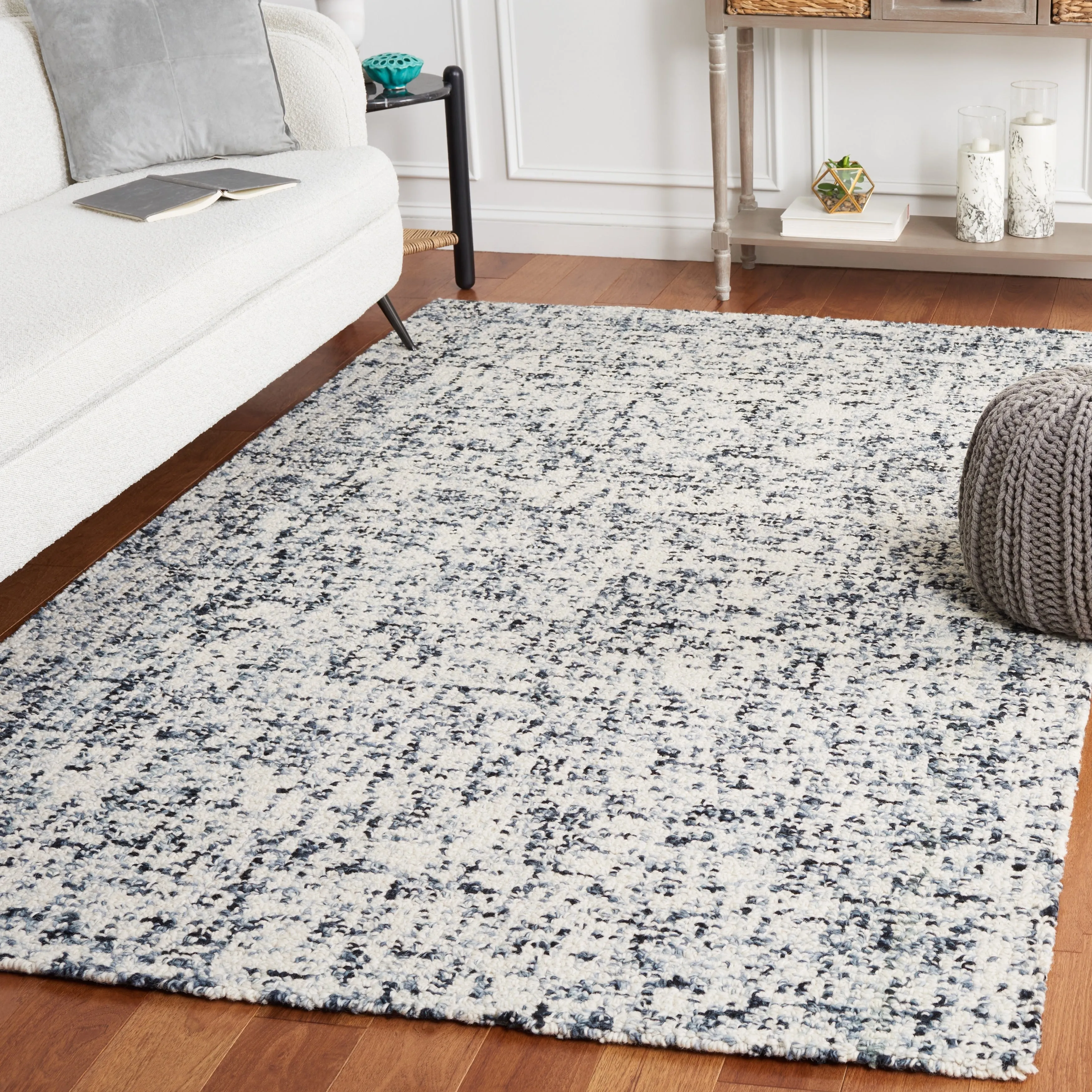 SAFAVIEH Handmade Abstract Euphrasie Modern Wool Rug