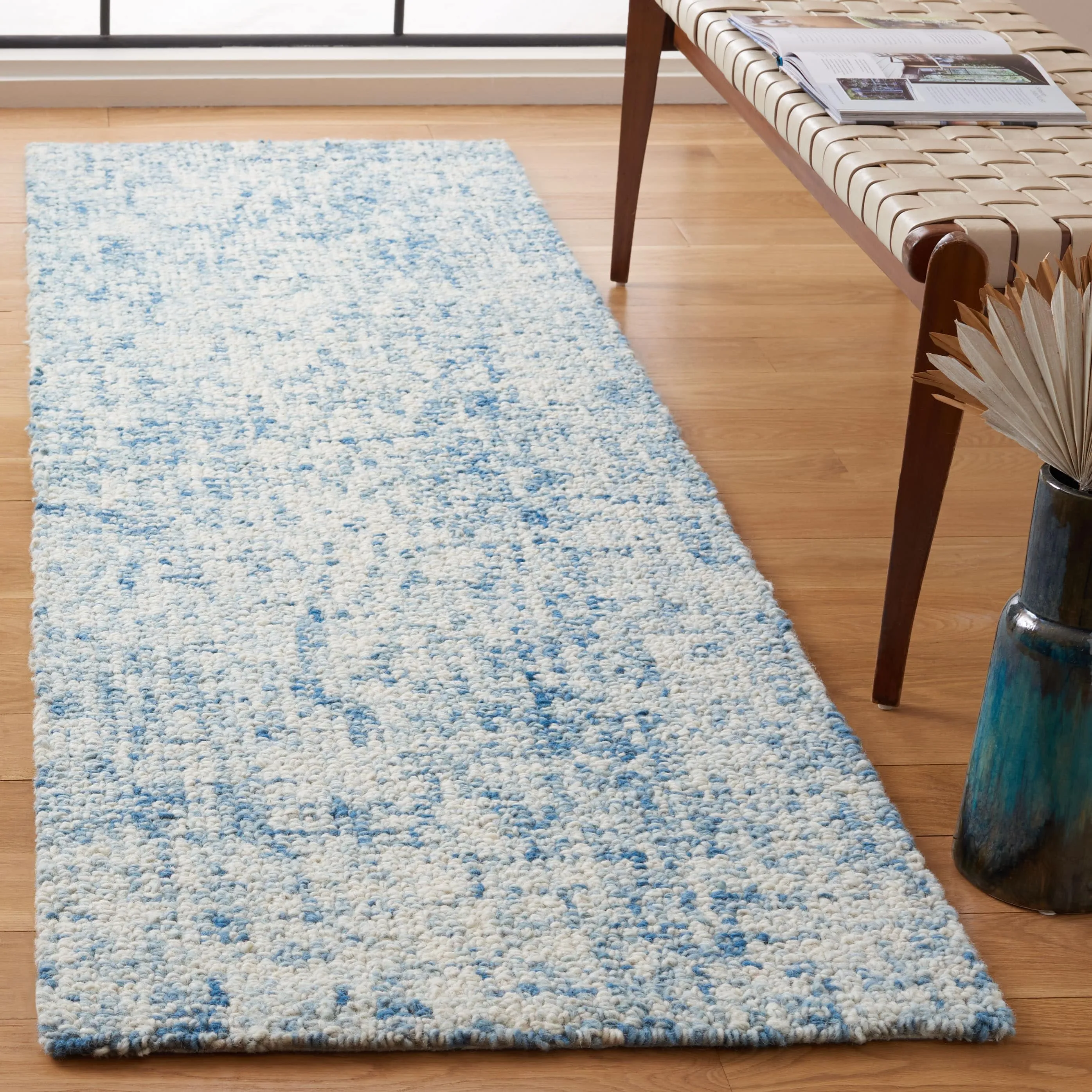 SAFAVIEH Handmade Abstract Euphrasie Modern Wool Rug
