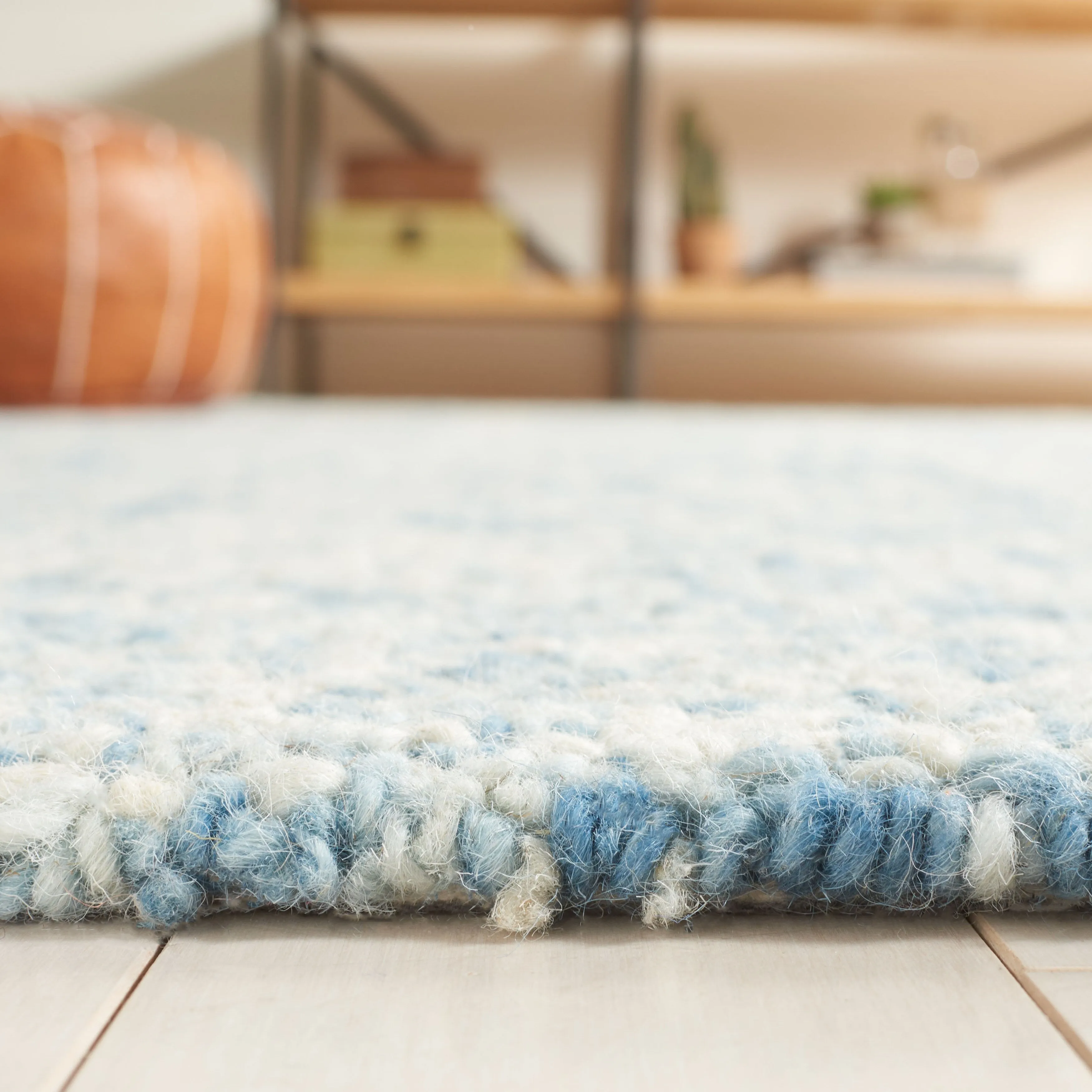 SAFAVIEH Handmade Abstract Euphrasie Modern Wool Rug