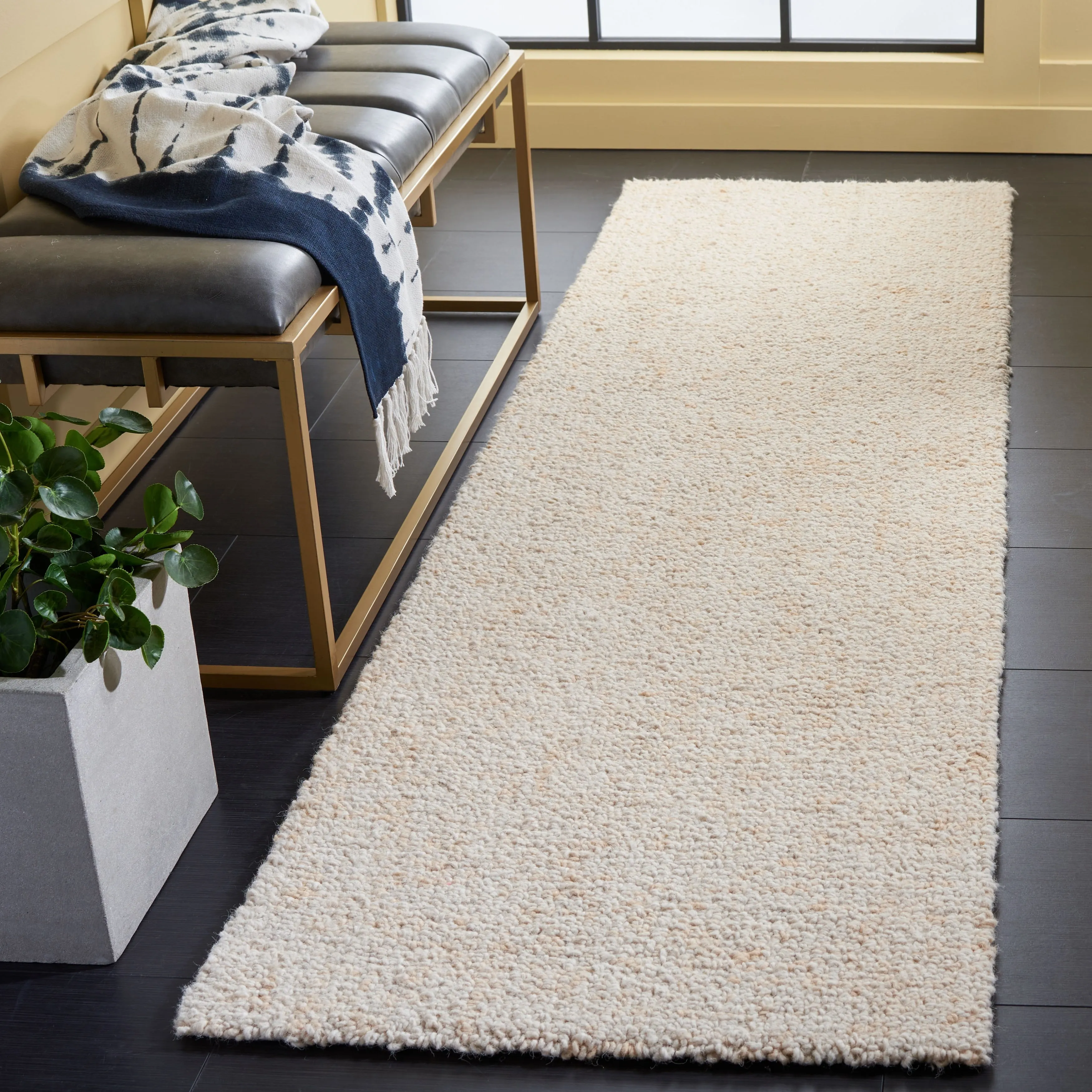 SAFAVIEH Handmade Abstract Euphrasie Modern Wool Rug