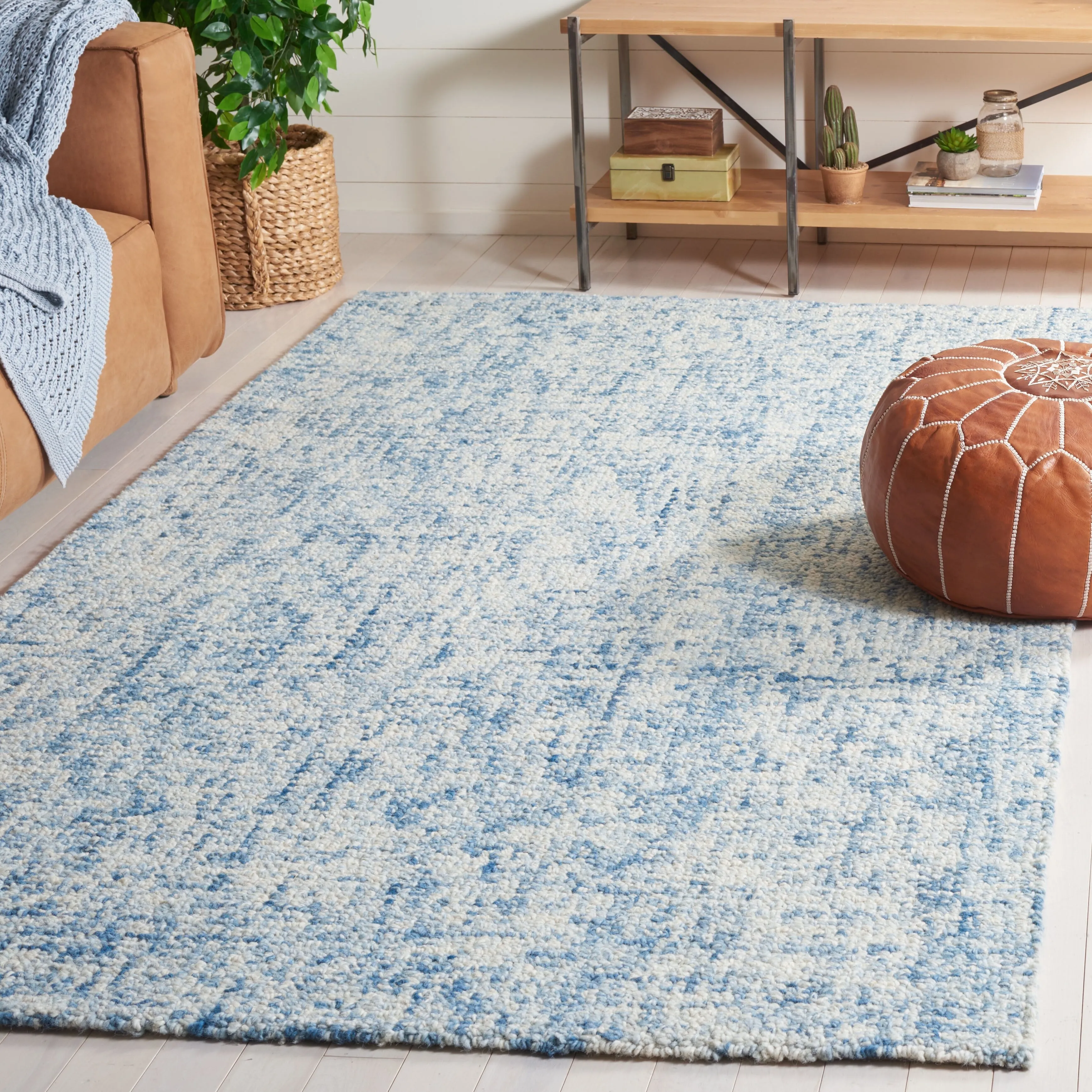 SAFAVIEH Handmade Abstract Euphrasie Modern Wool Rug