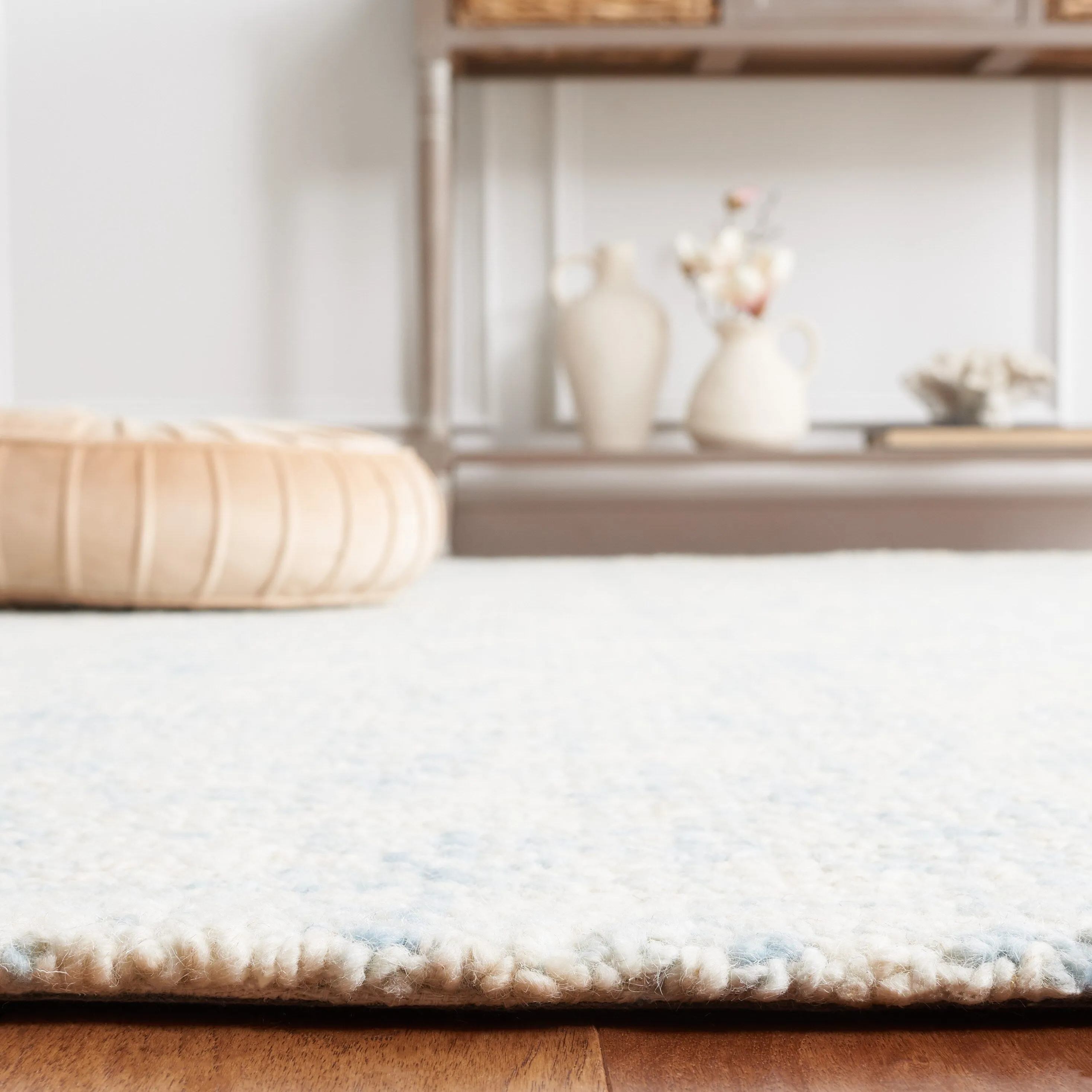 SAFAVIEH Handmade Abstract Euphrasie Modern Wool Rug