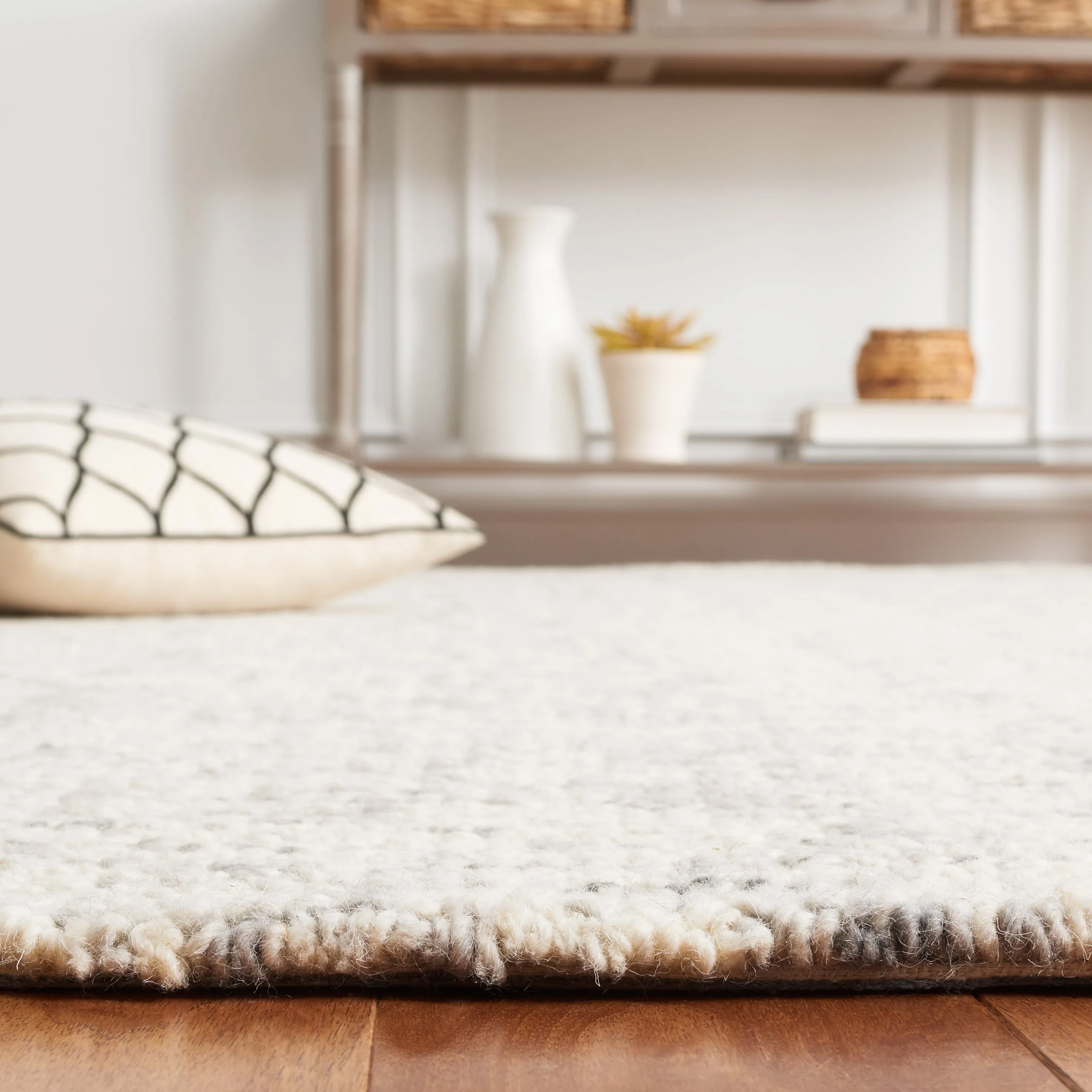 SAFAVIEH Handmade Abstract Euphrasie Modern Wool Rug