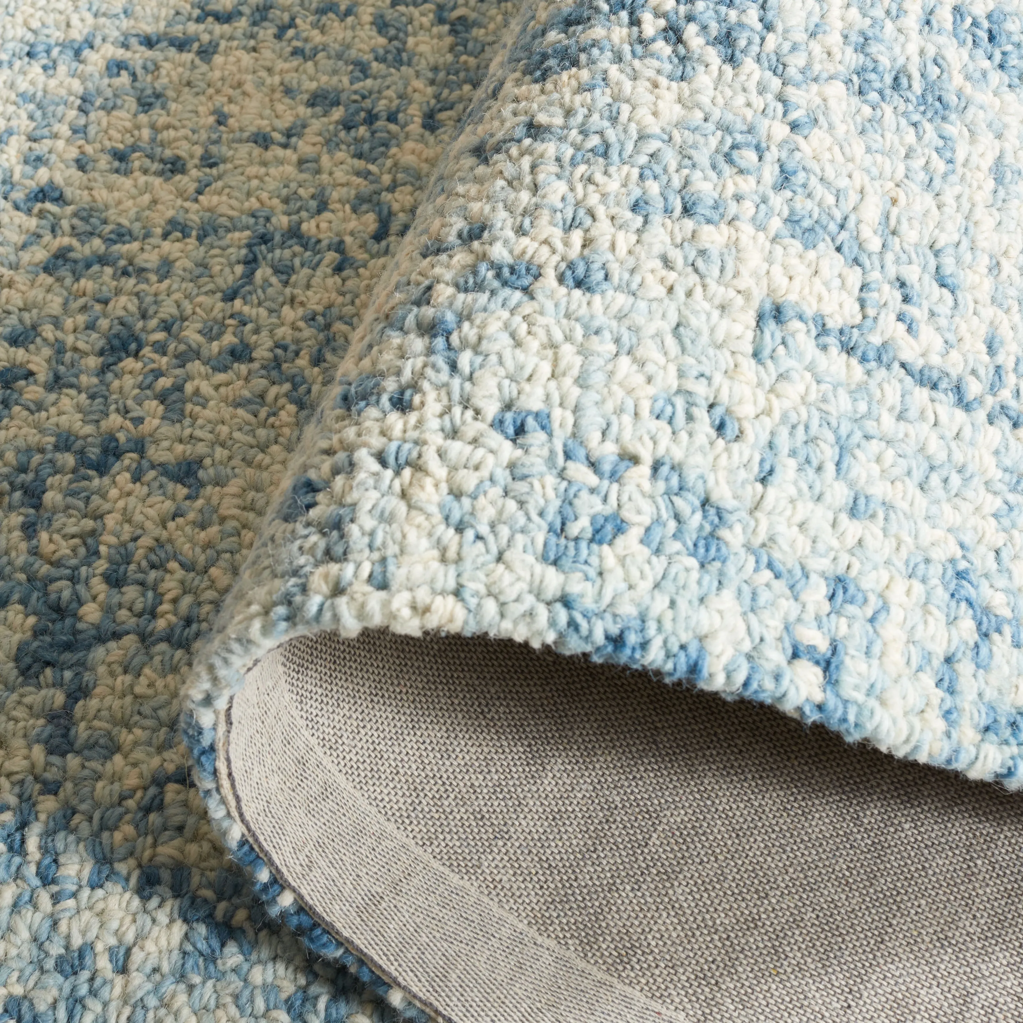 SAFAVIEH Handmade Abstract Euphrasie Modern Wool Rug