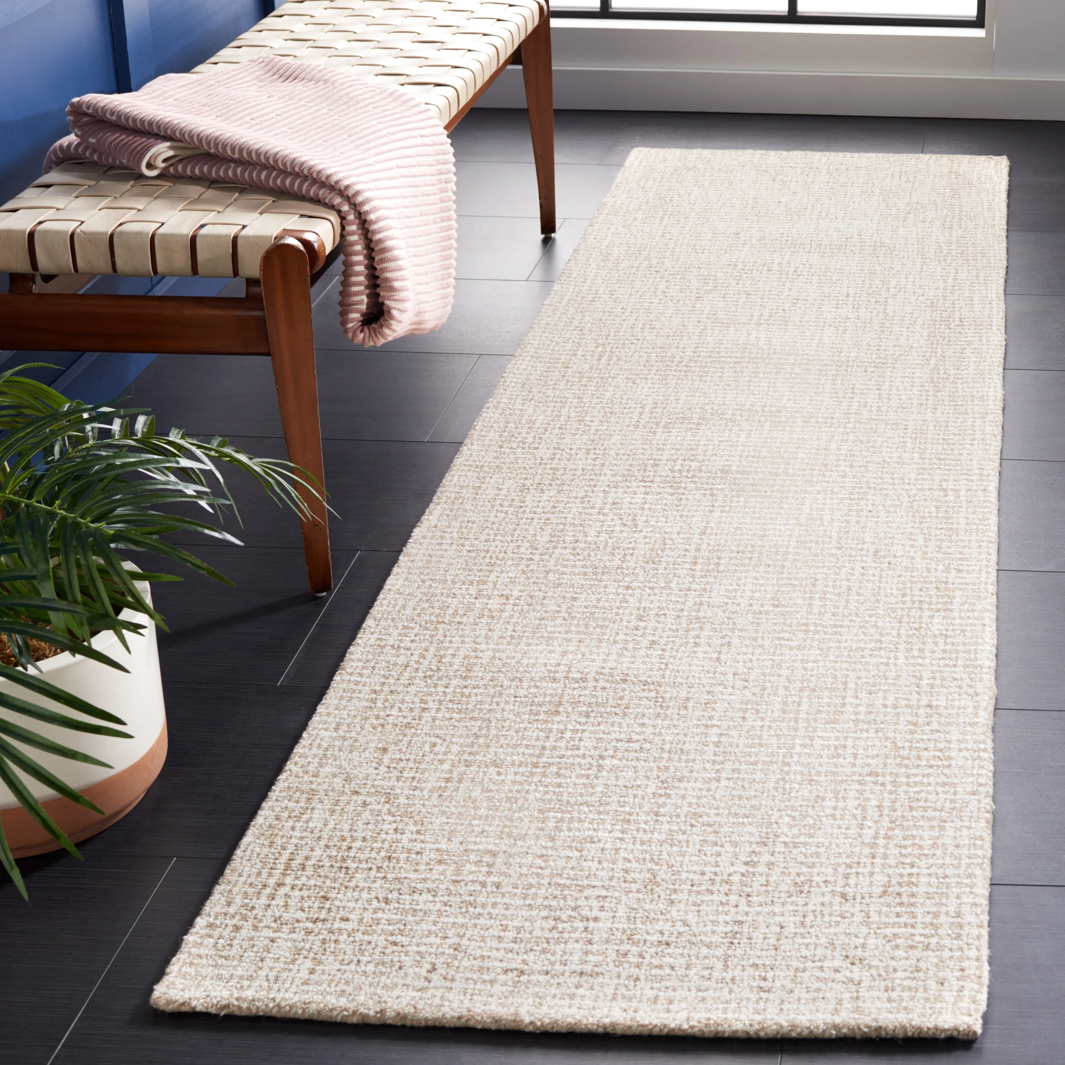SAFAVIEH Handmade Abstract Lotje Modern Wool Rug