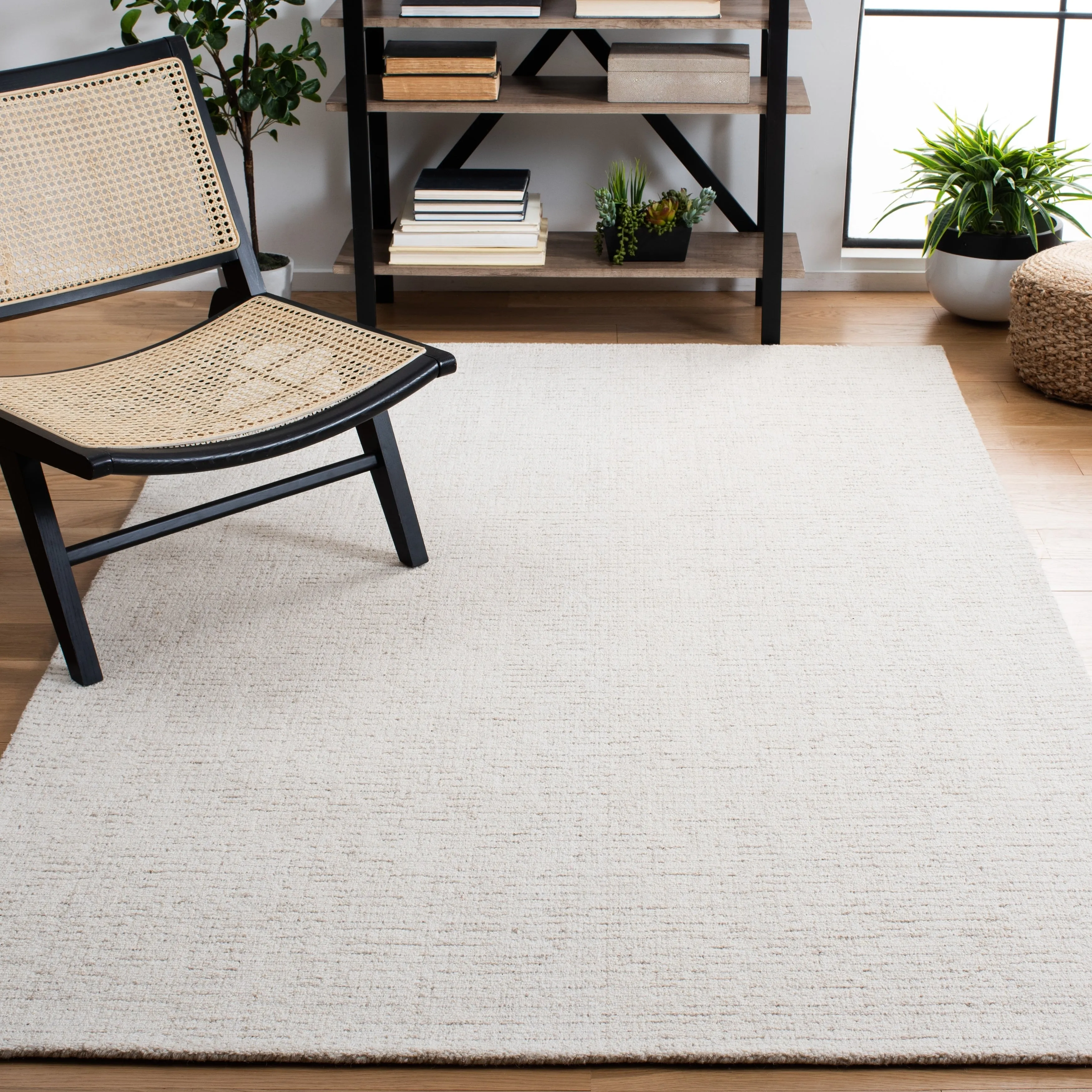 SAFAVIEH Handmade Abstract Lotje Modern Wool Rug