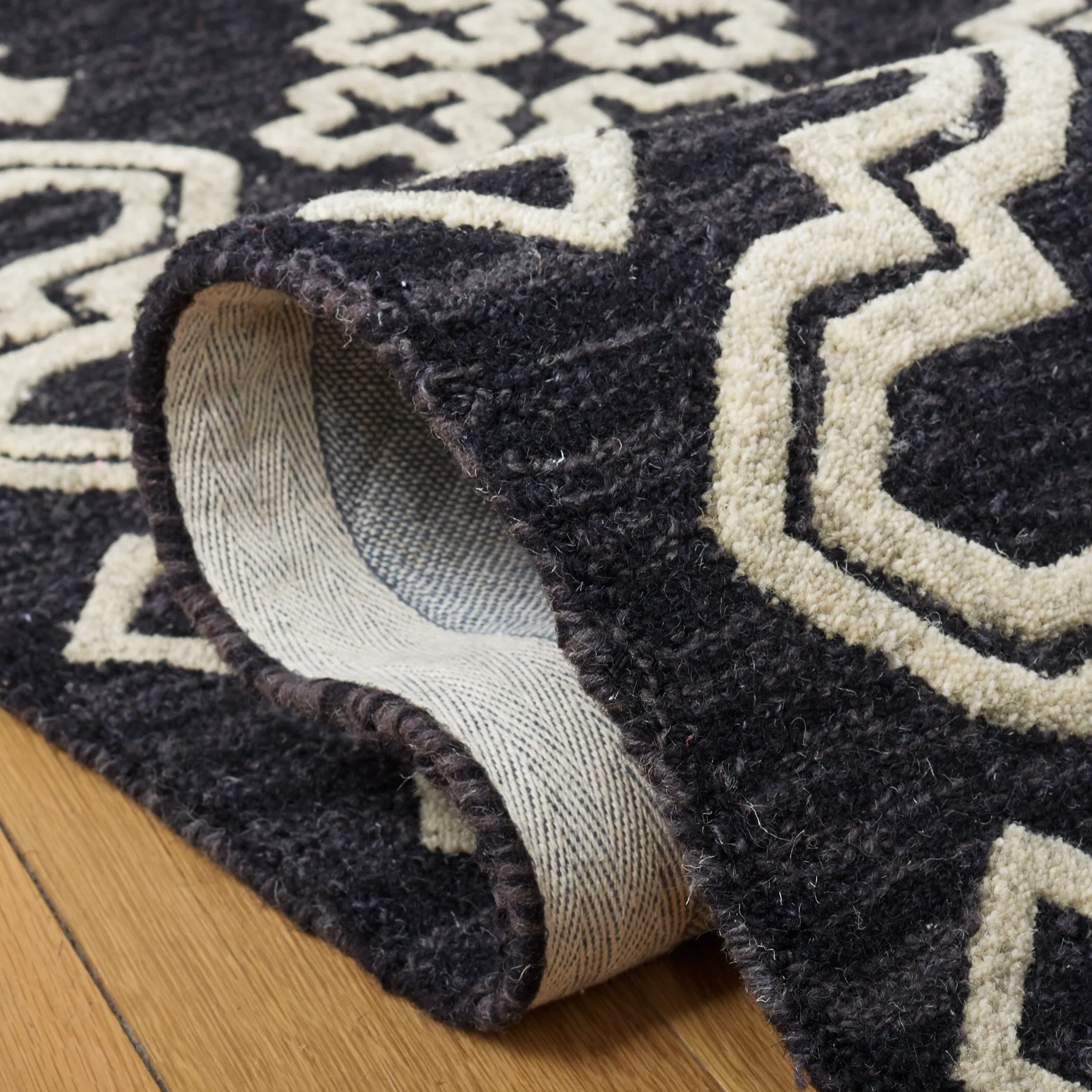 SAFAVIEH Handmade Abstract Ruveyda Modern Wool Rug