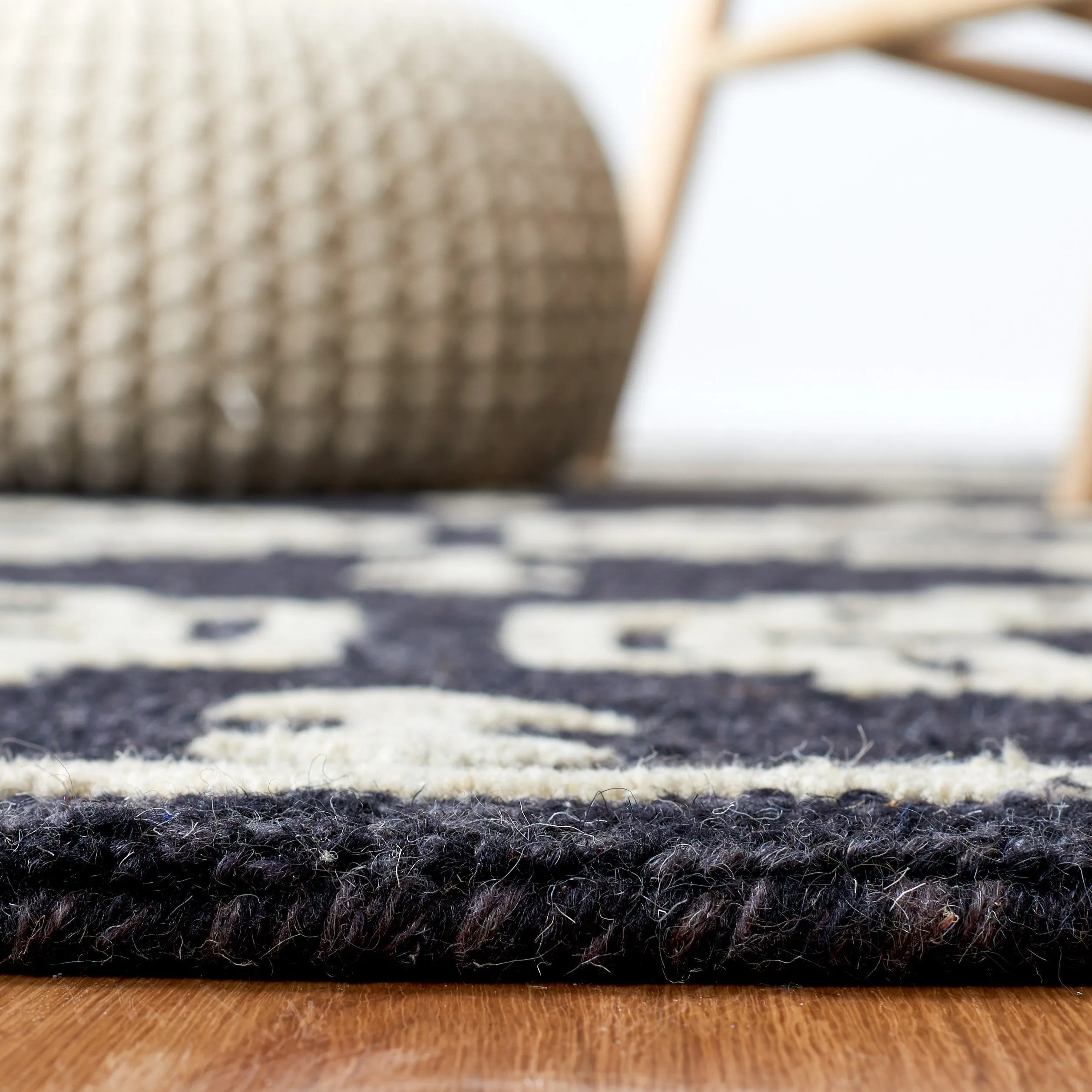 SAFAVIEH Handmade Abstract Ruveyda Modern Wool Rug