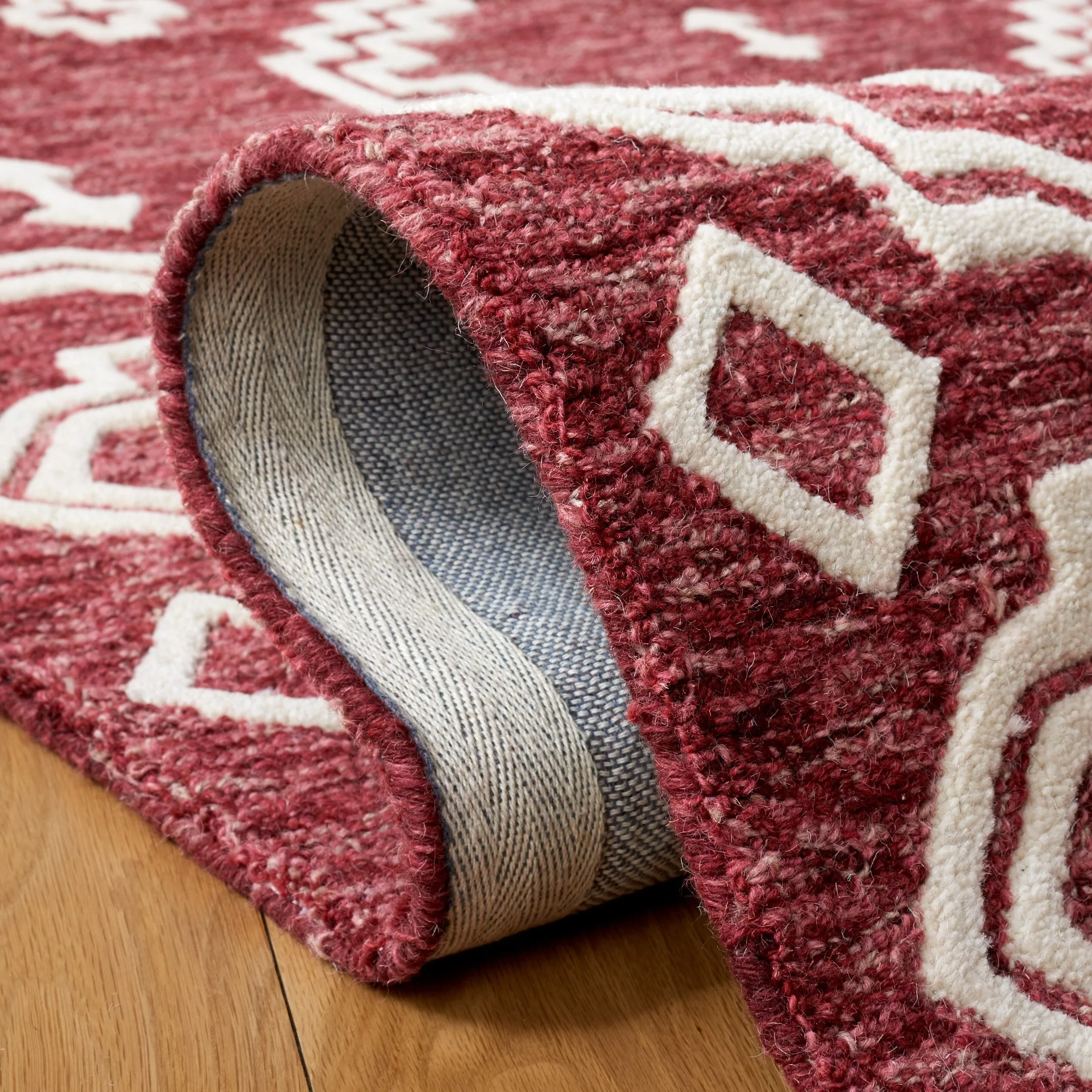 SAFAVIEH Handmade Abstract Ruveyda Modern Wool Rug