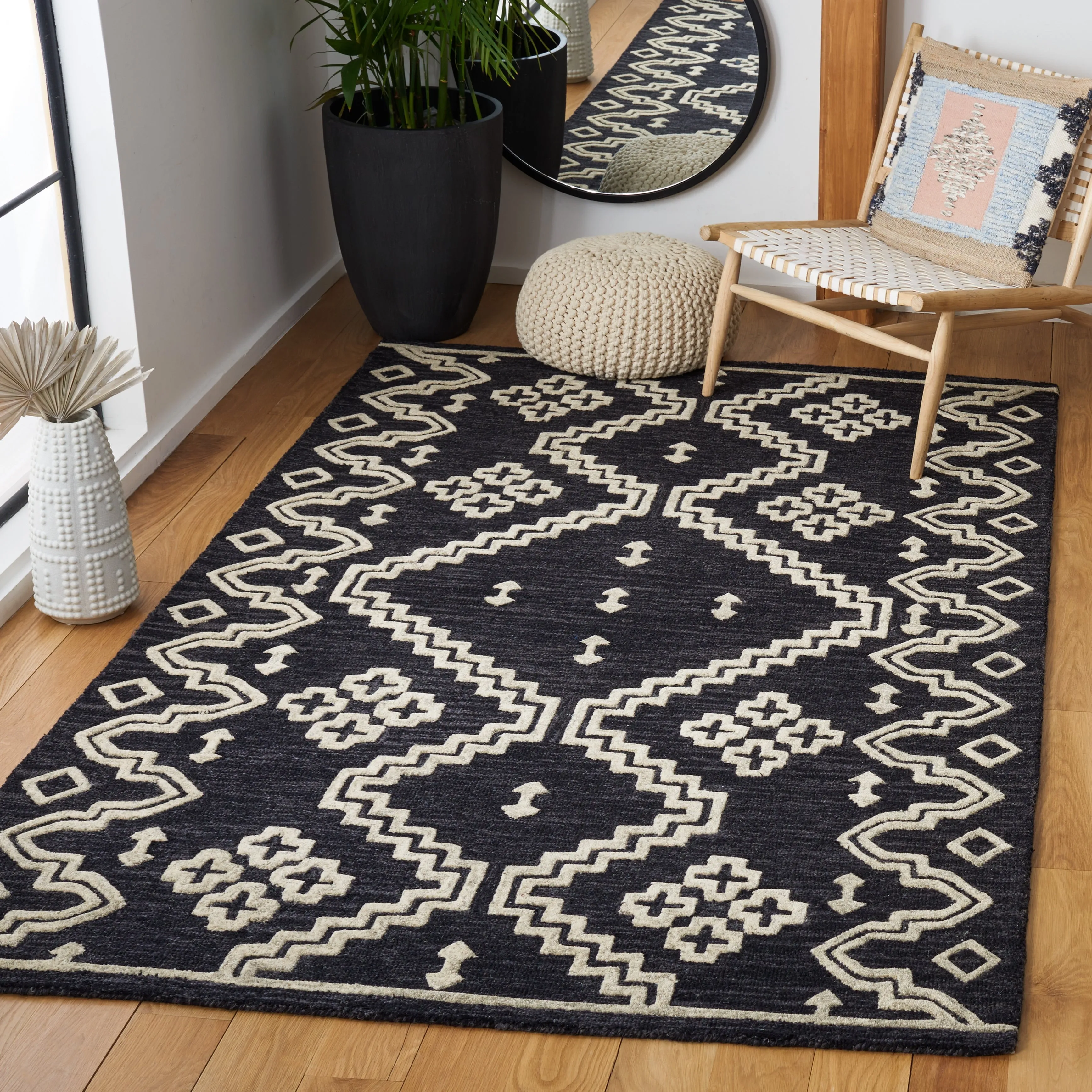 SAFAVIEH Handmade Abstract Ruveyda Modern Wool Rug