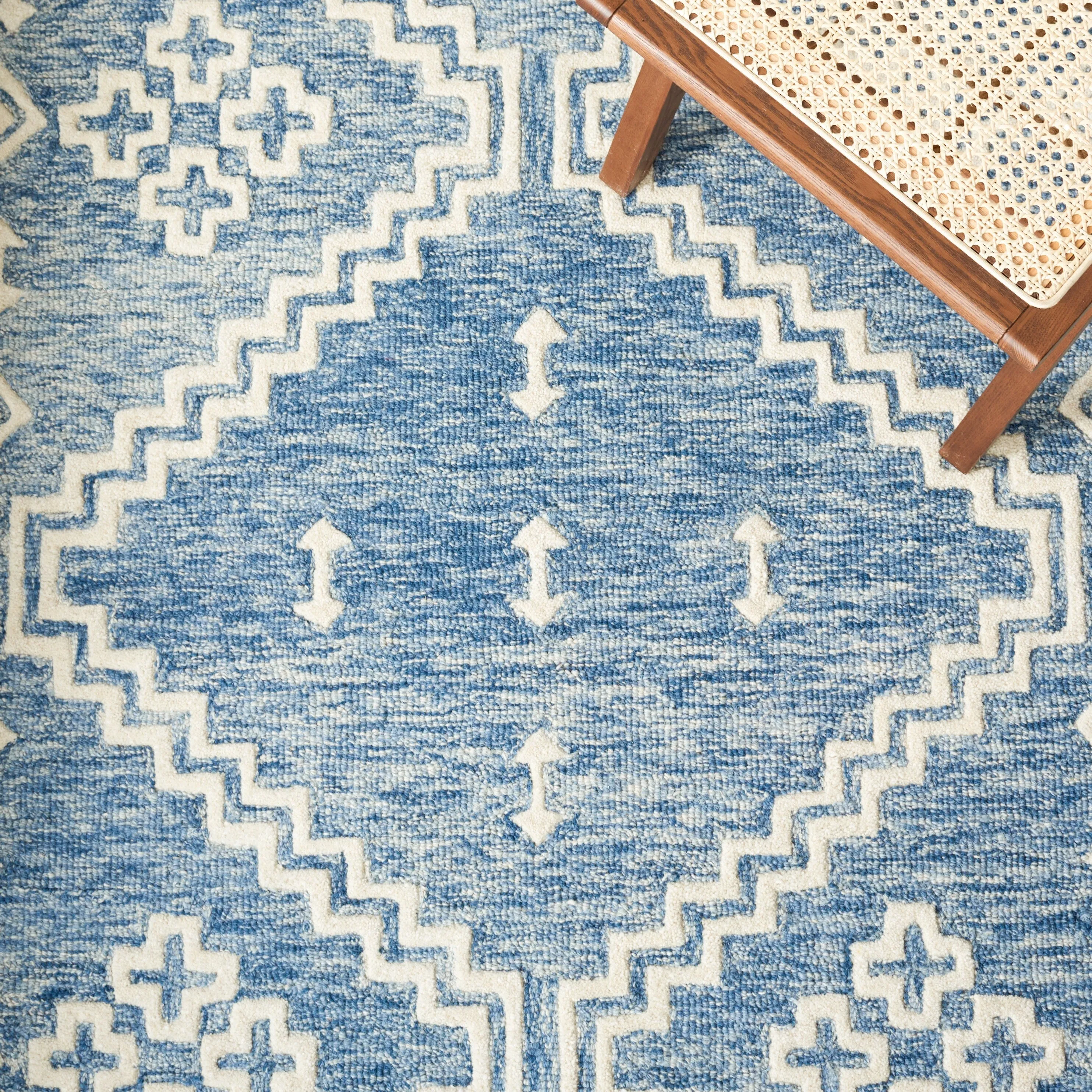 SAFAVIEH Handmade Abstract Ruveyda Modern Wool Rug