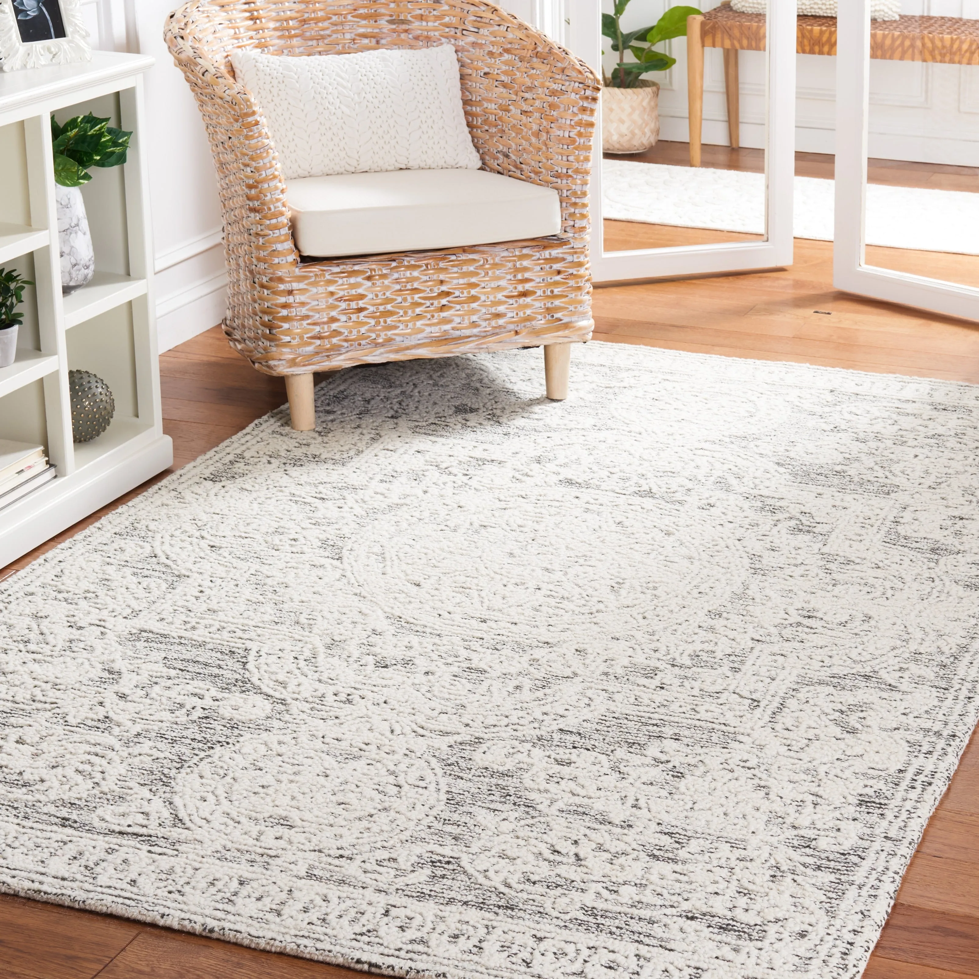 SAFAVIEH Handmade Abstract Torild Medallion Wool Rug