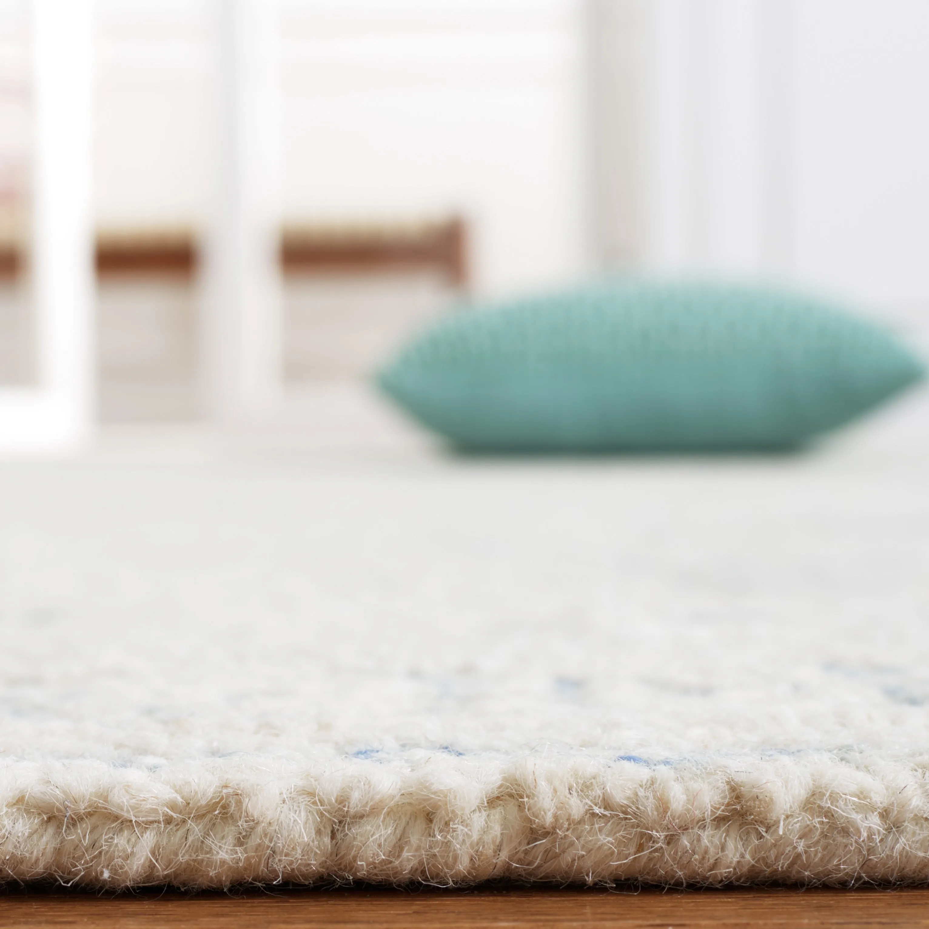 SAFAVIEH Handmade Abstract Torild Medallion Wool Rug