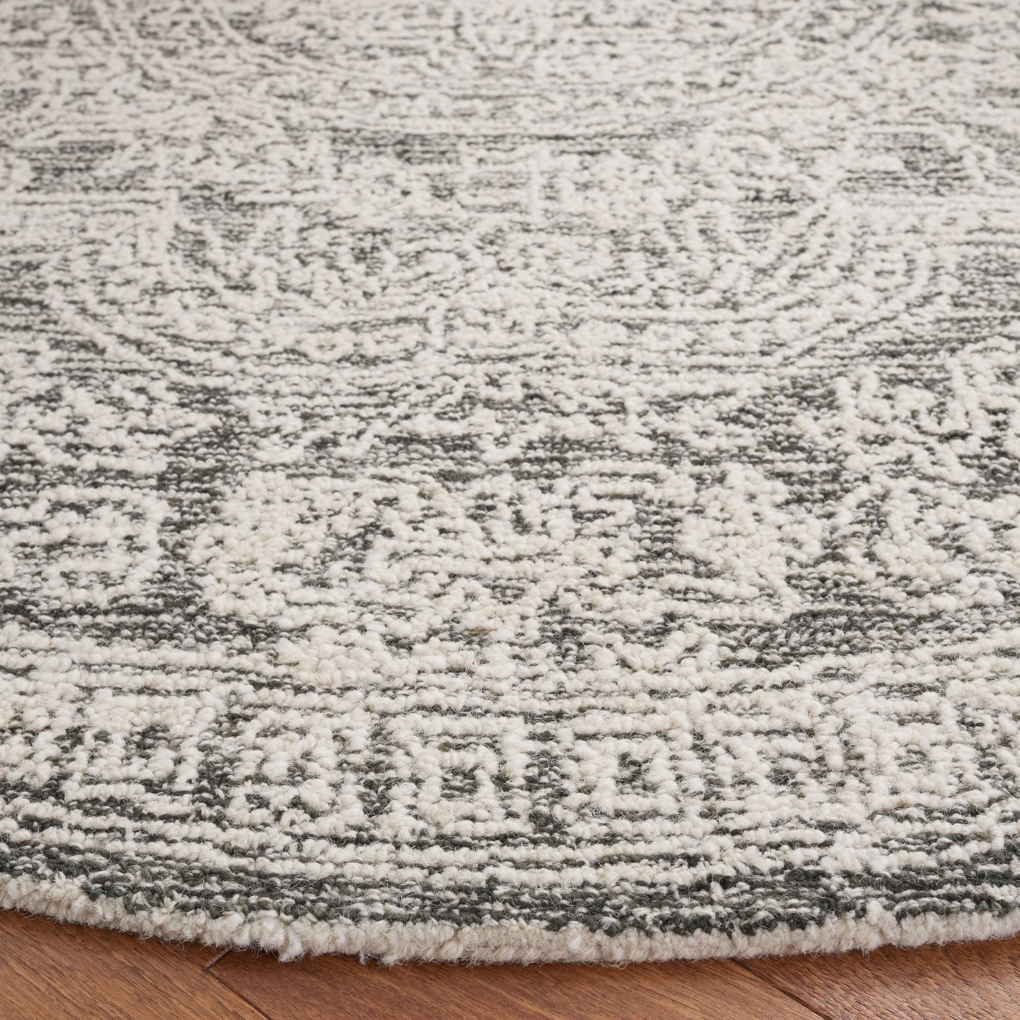 SAFAVIEH Handmade Abstract Torild Medallion Wool Rug