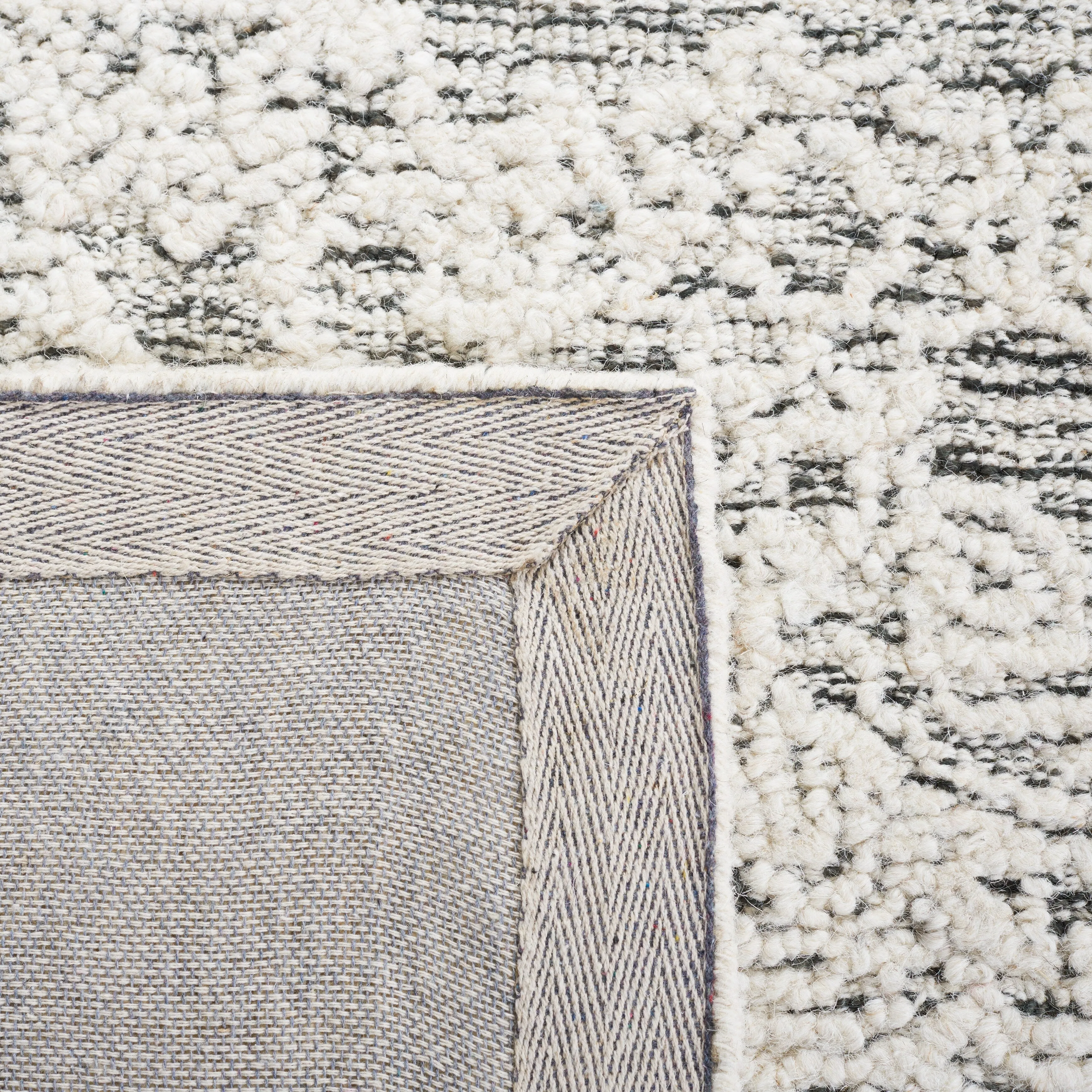 SAFAVIEH Handmade Abstract Torild Medallion Wool Rug