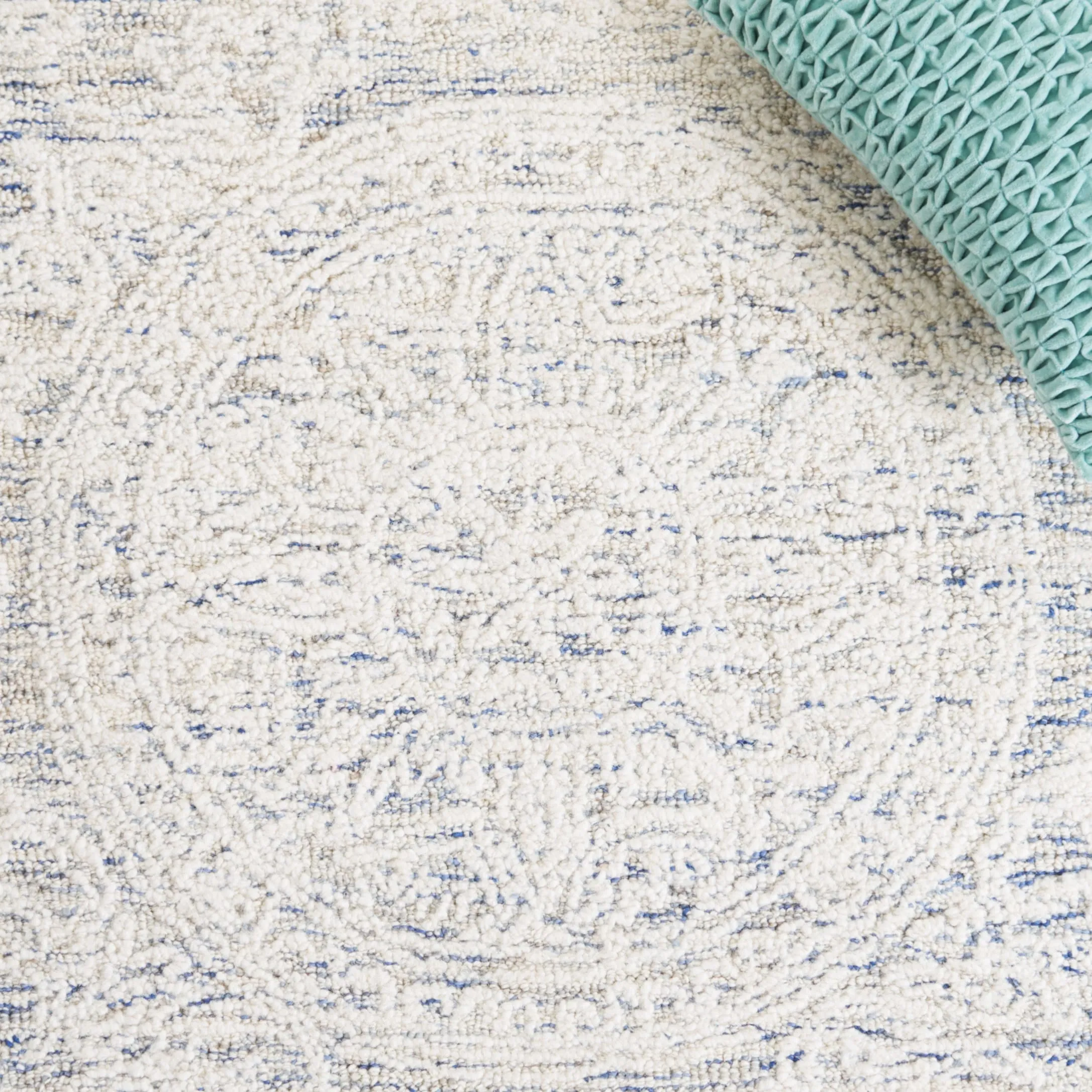 SAFAVIEH Handmade Abstract Torild Medallion Wool Rug