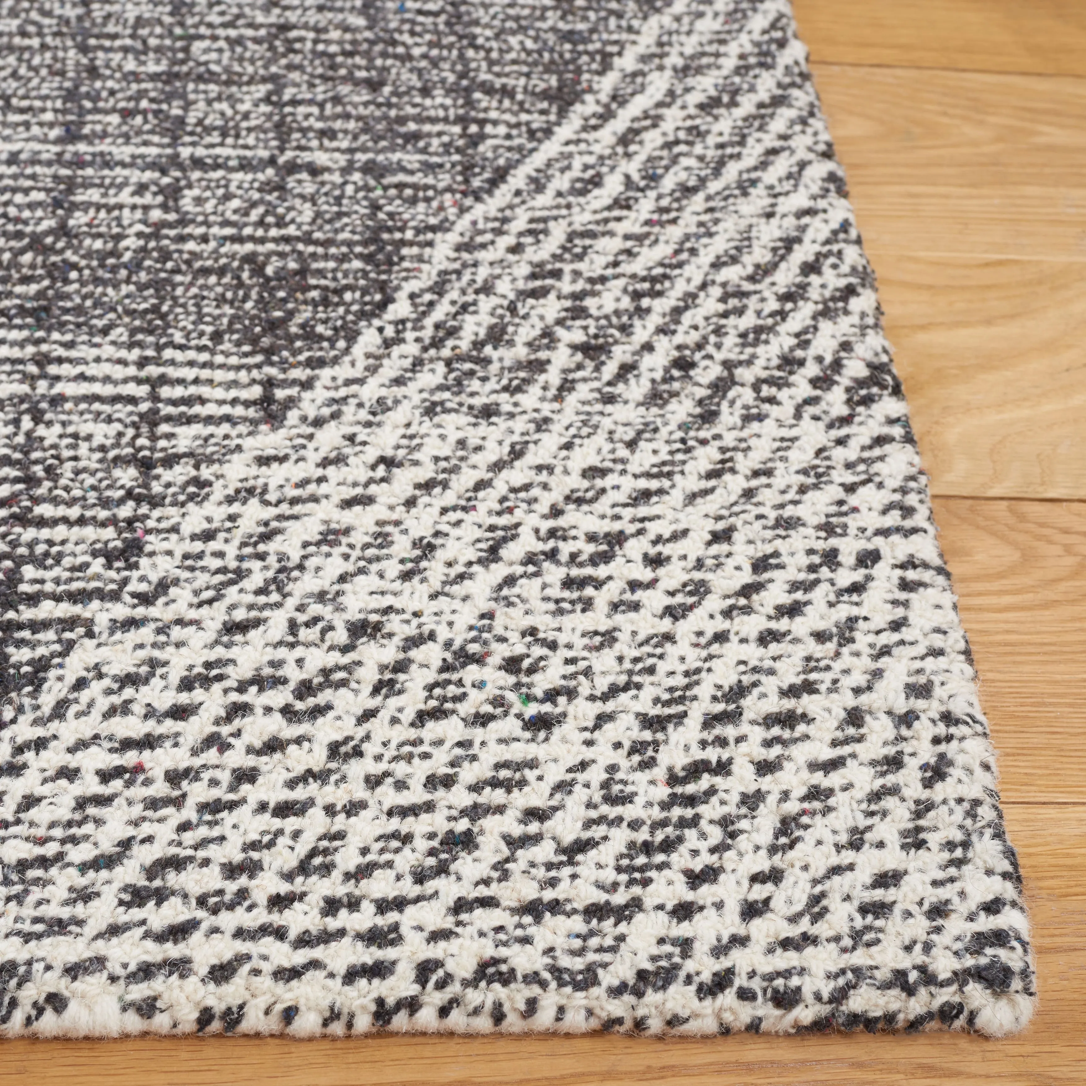 SAFAVIEH Handmade Abstract Zarina Geometric Wool Rug