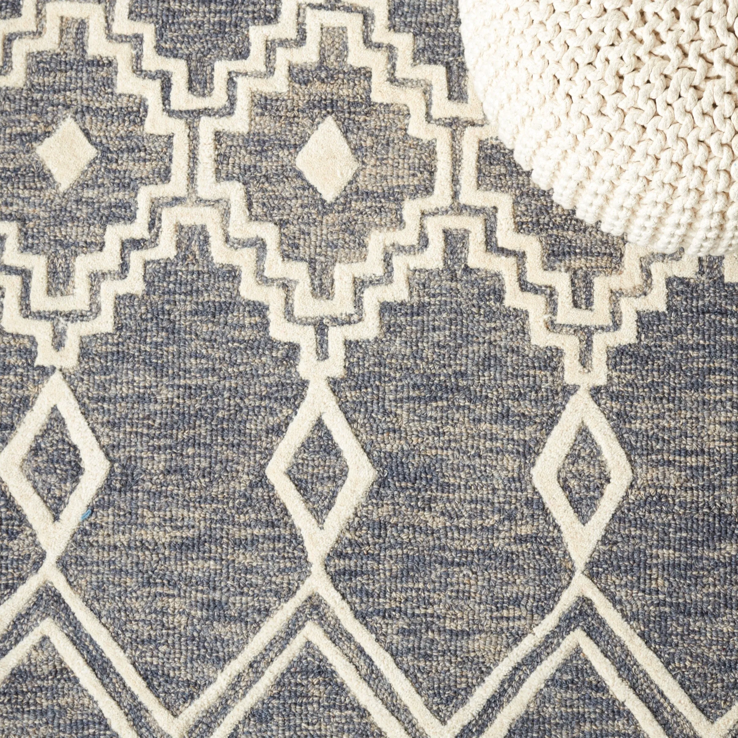 SAFAVIEH Handmade Abstract Zelina Modern Wool Rug